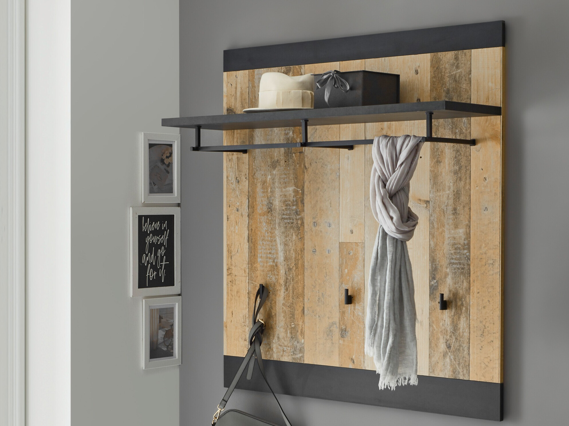 Obešalnik Cirtale 126 (Antracit + Rustikalen les)