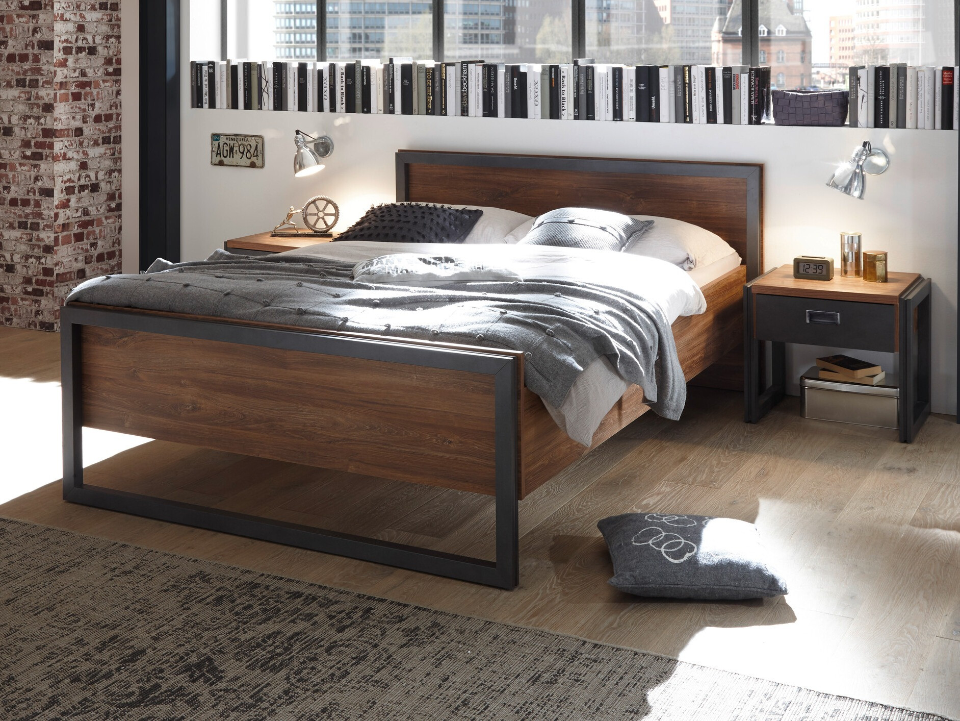 Komplet pohištva za spalnico Virmeli 137