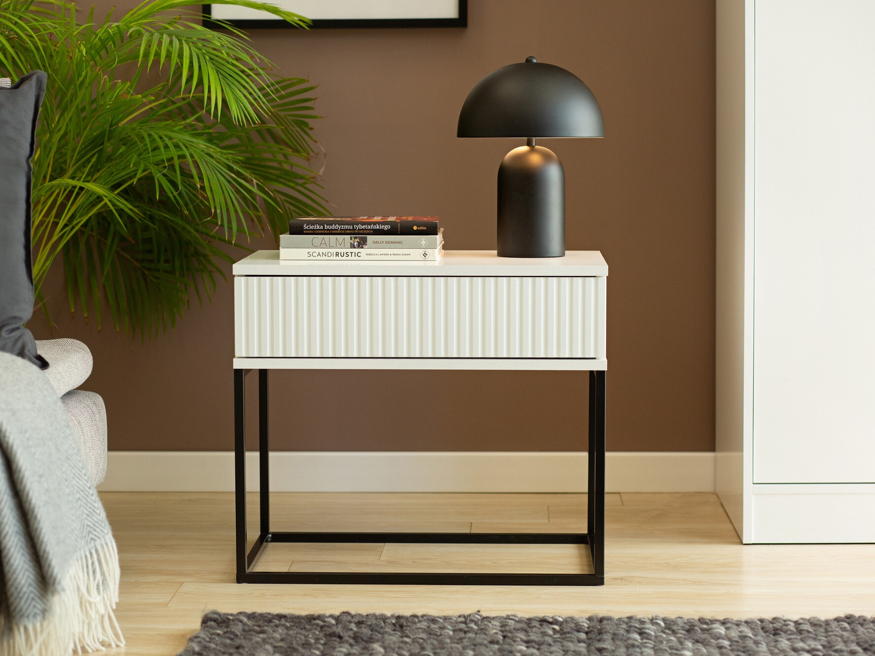 Nočna omarica Bristol 190 (Bela)