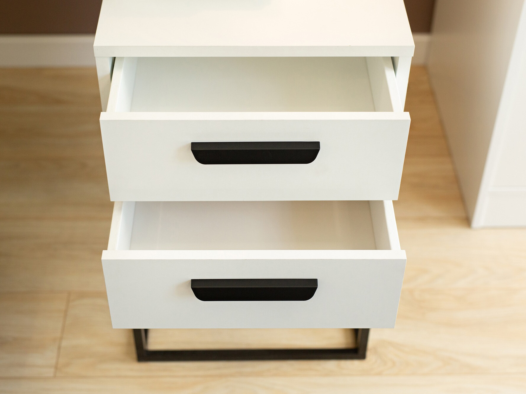 Nočna omarica Bristol 196 (Bela)