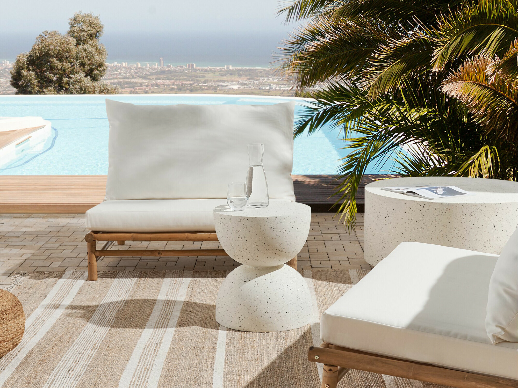 Stranska mizica Berwyn 2143 (Krema + Terazzo)