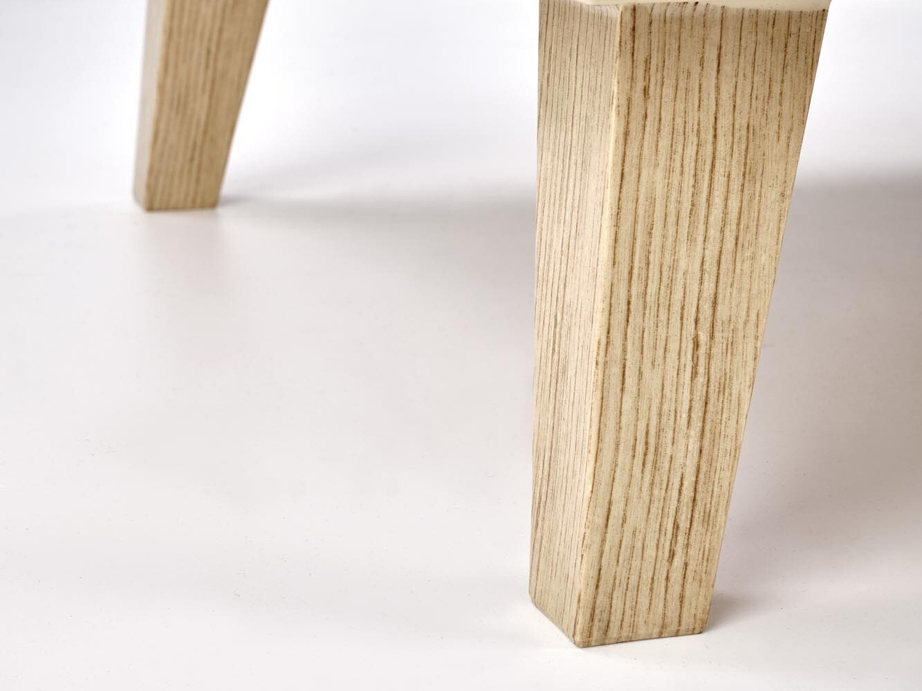 Klubska mizica Bencamu 105