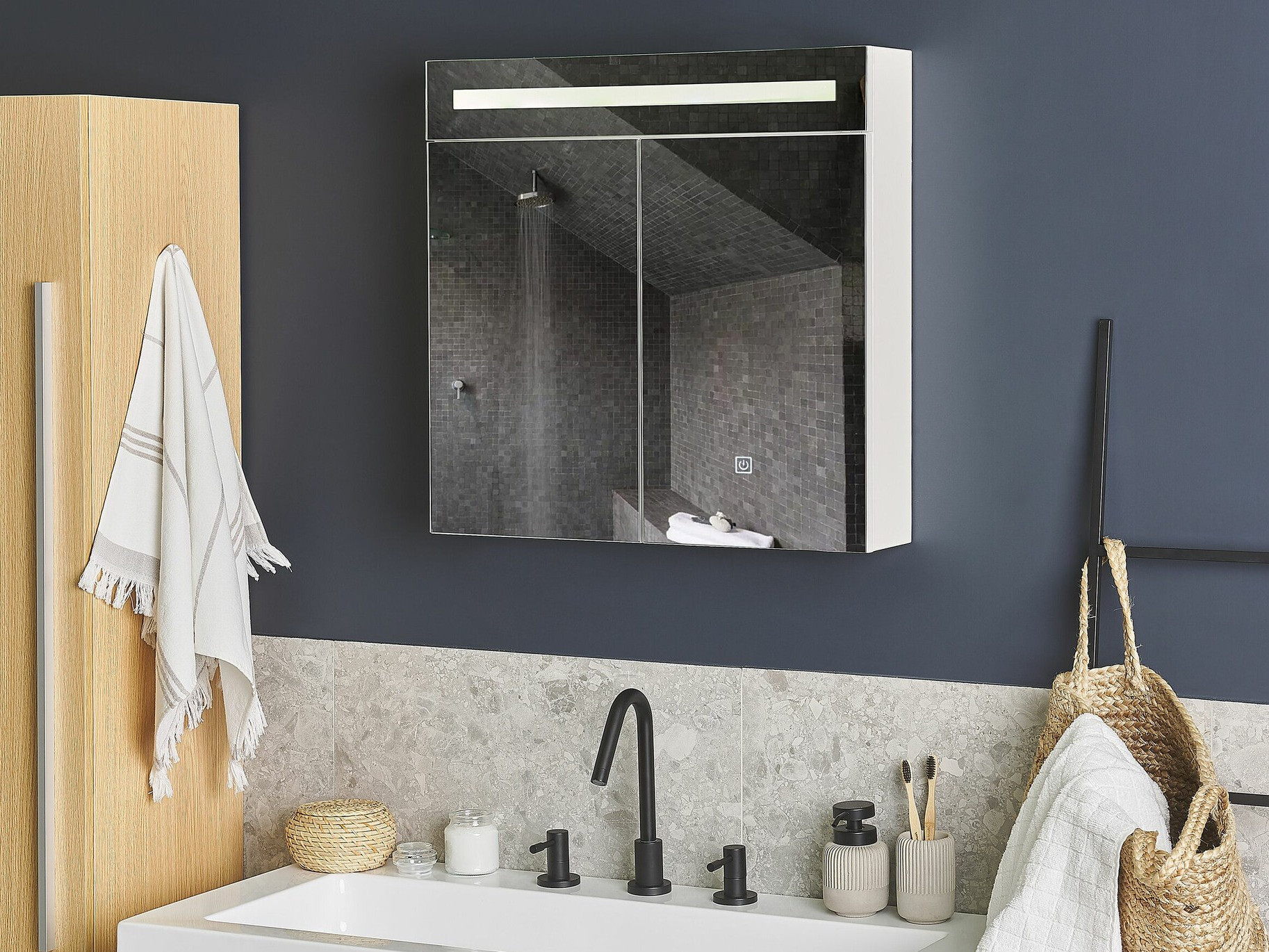 Kopalniška omarica z ogledalom Berwyn 2154 (Bela)