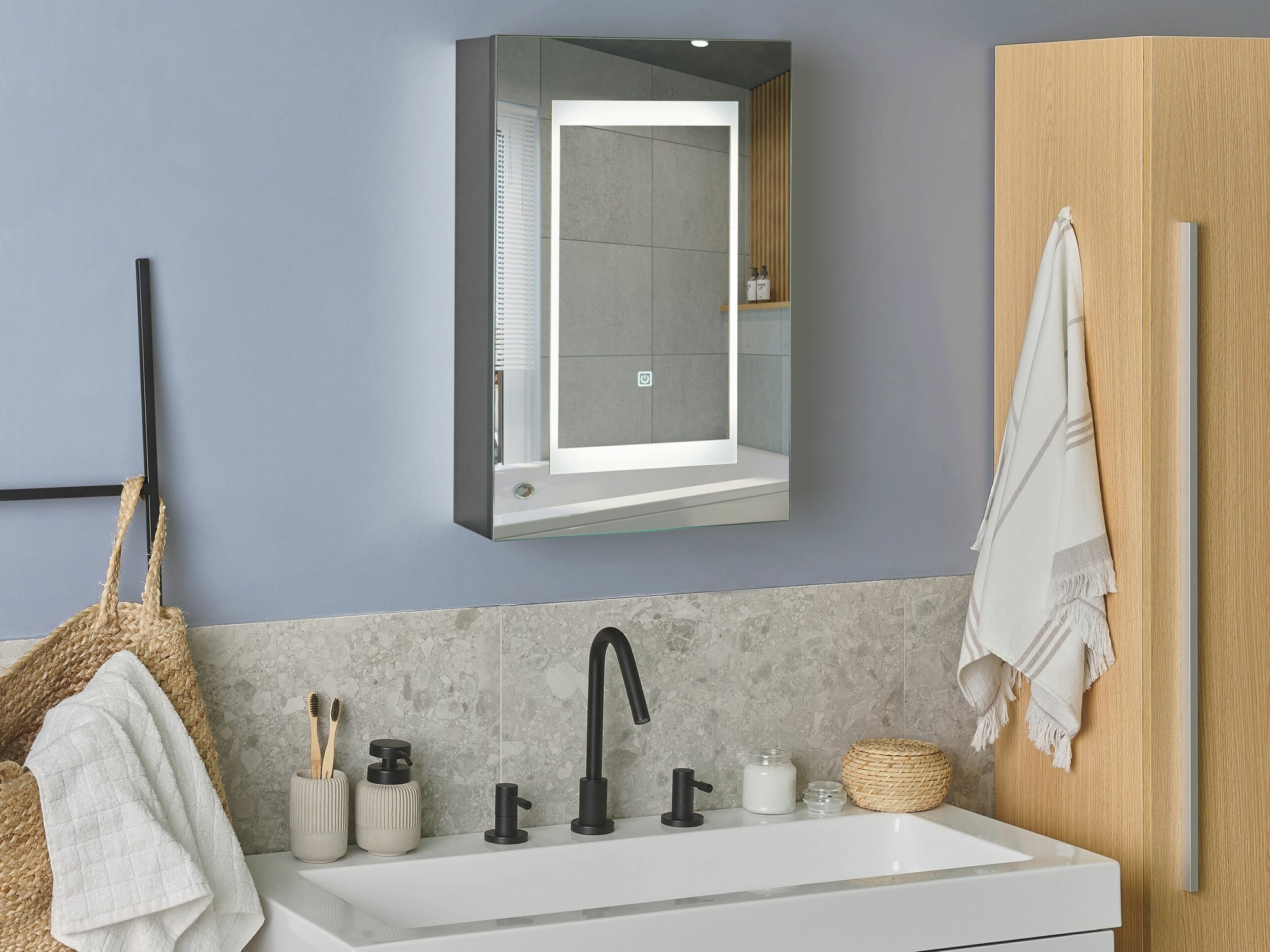 Kopalniška omarica z ogledalom Berwyn 2162 (Črna)