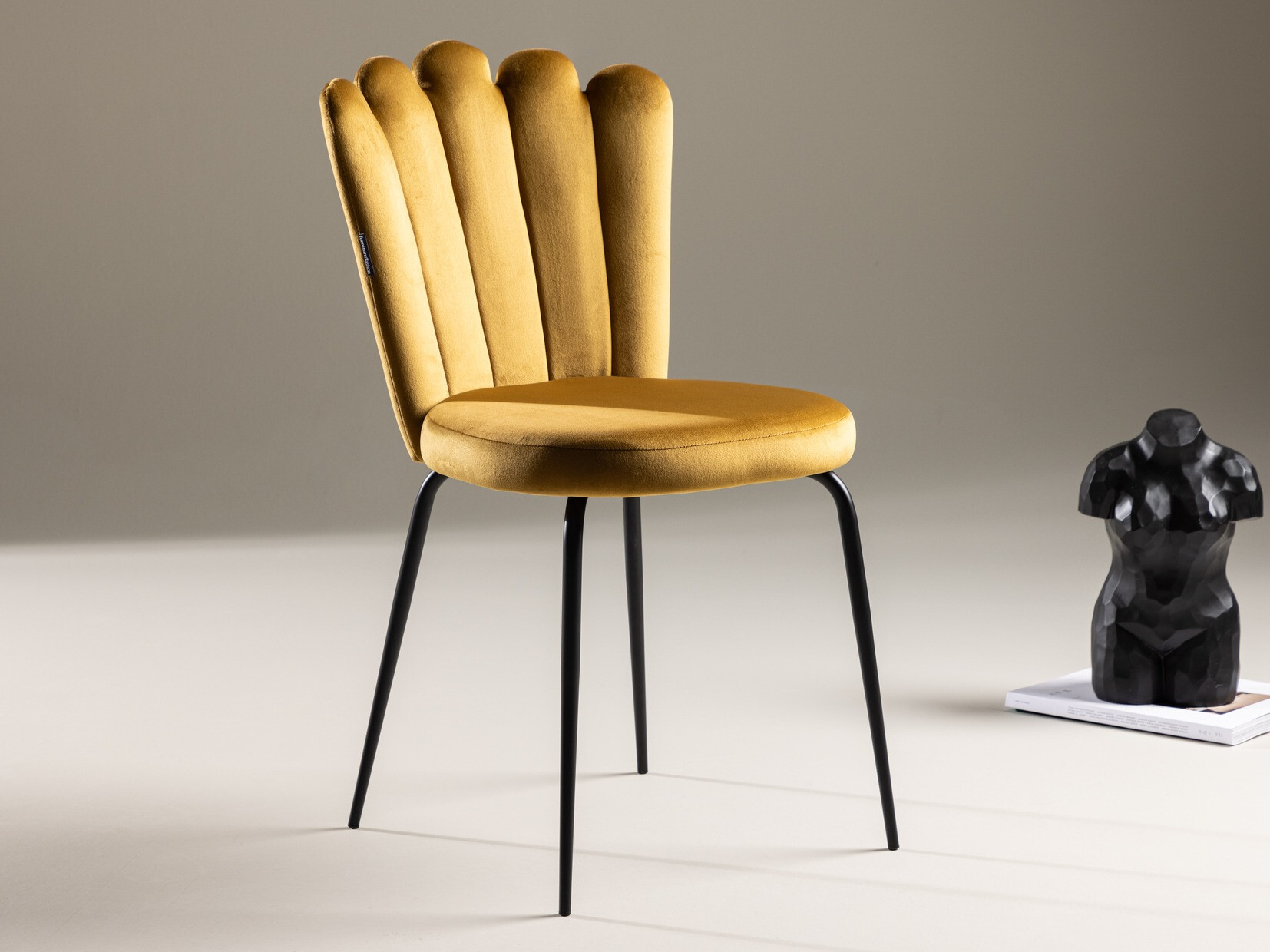 Stol Dallas 135 (Rumena)