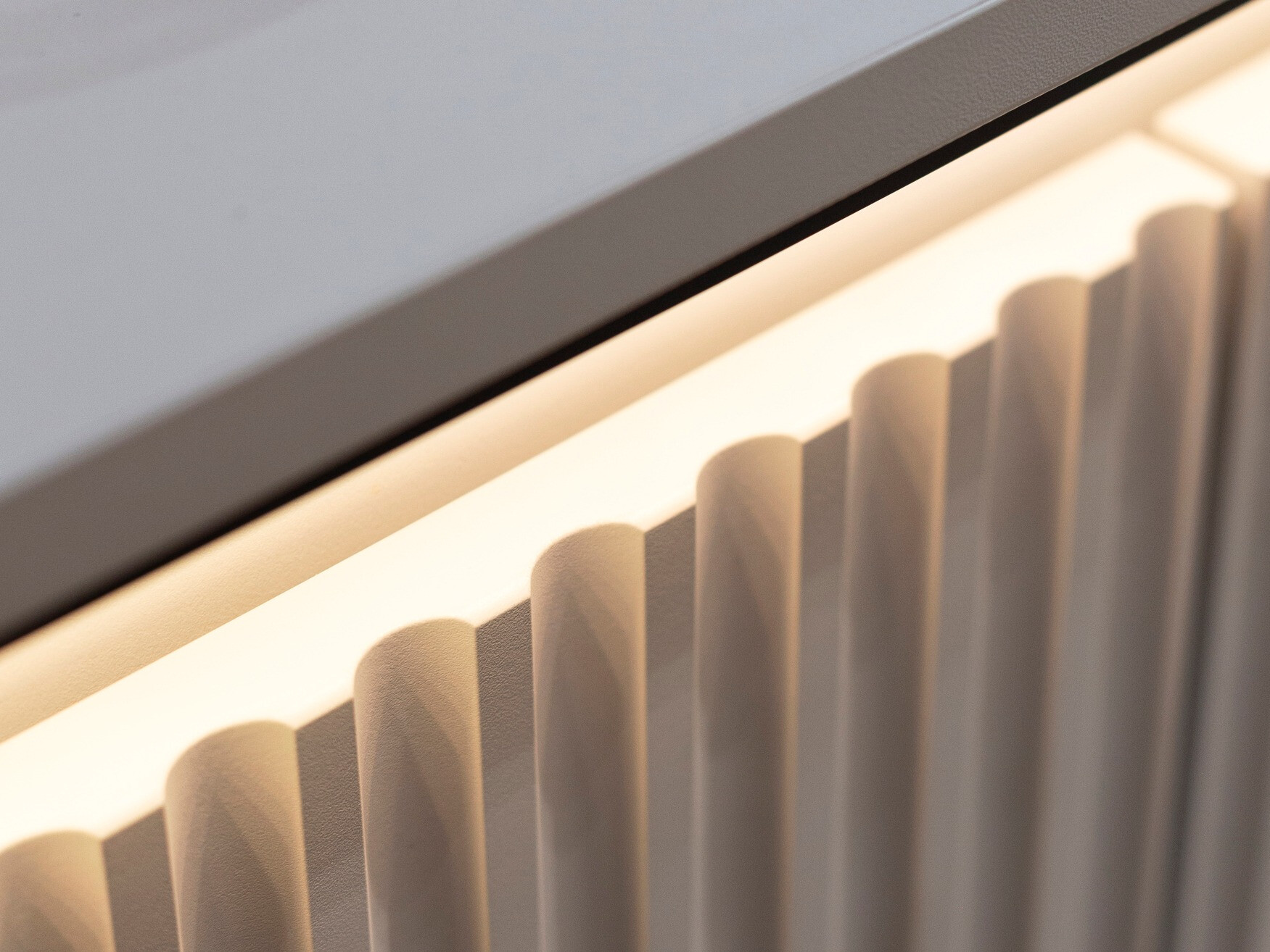 Omarica Fernolu 101 (Siva + Črna)