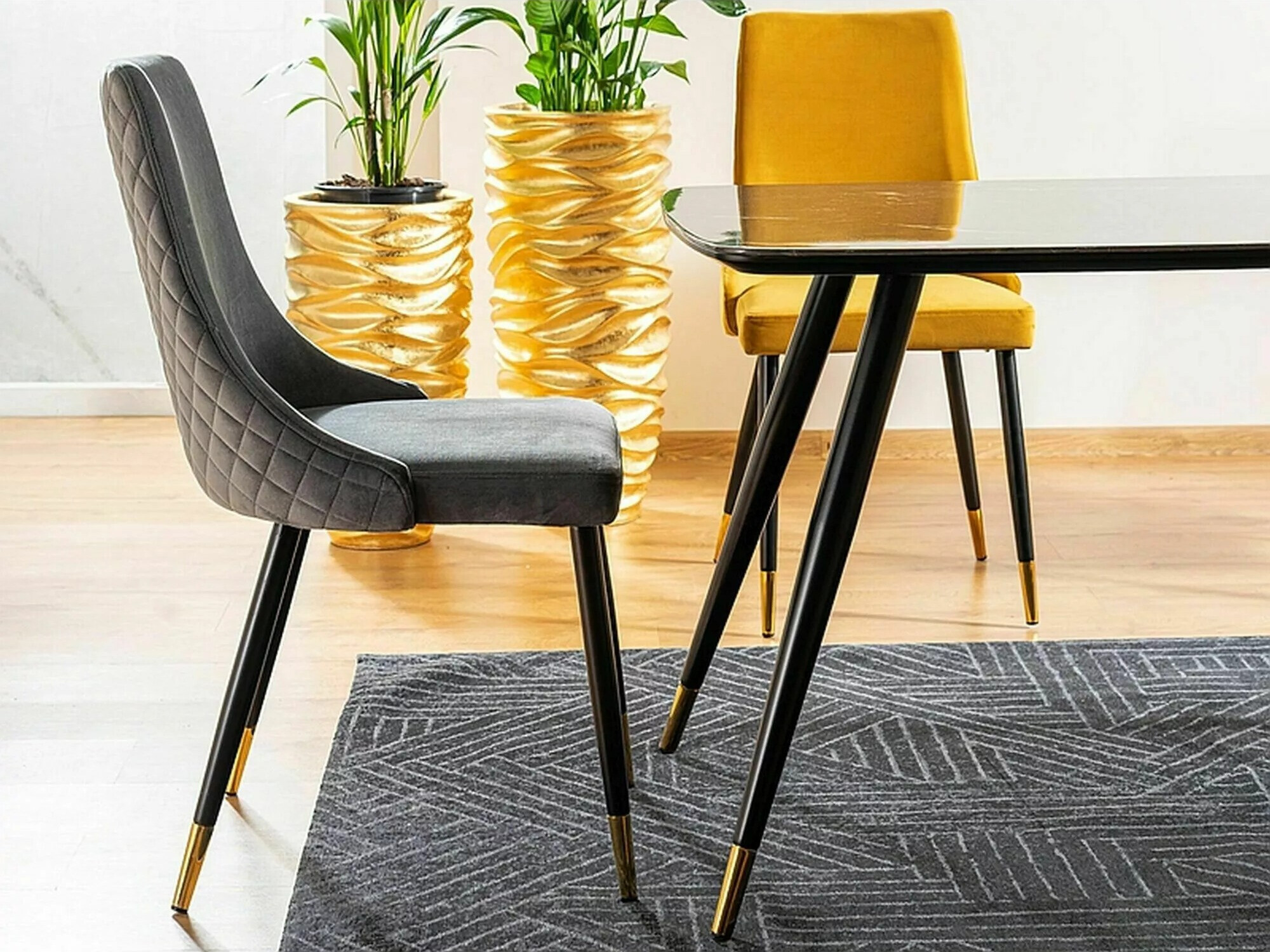 Stol Detroit 517 (Siva)