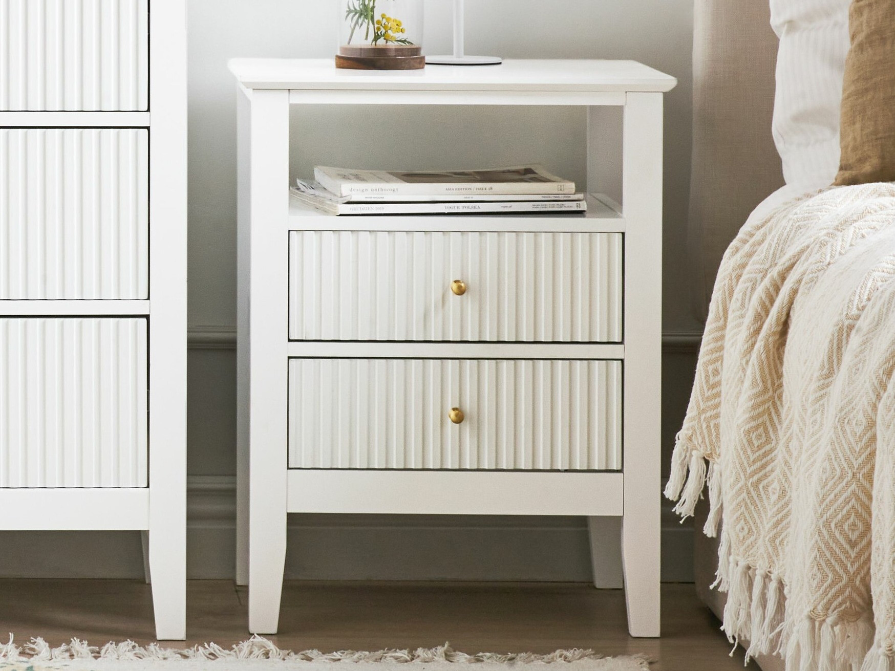 Nočna omarica Romloru 104