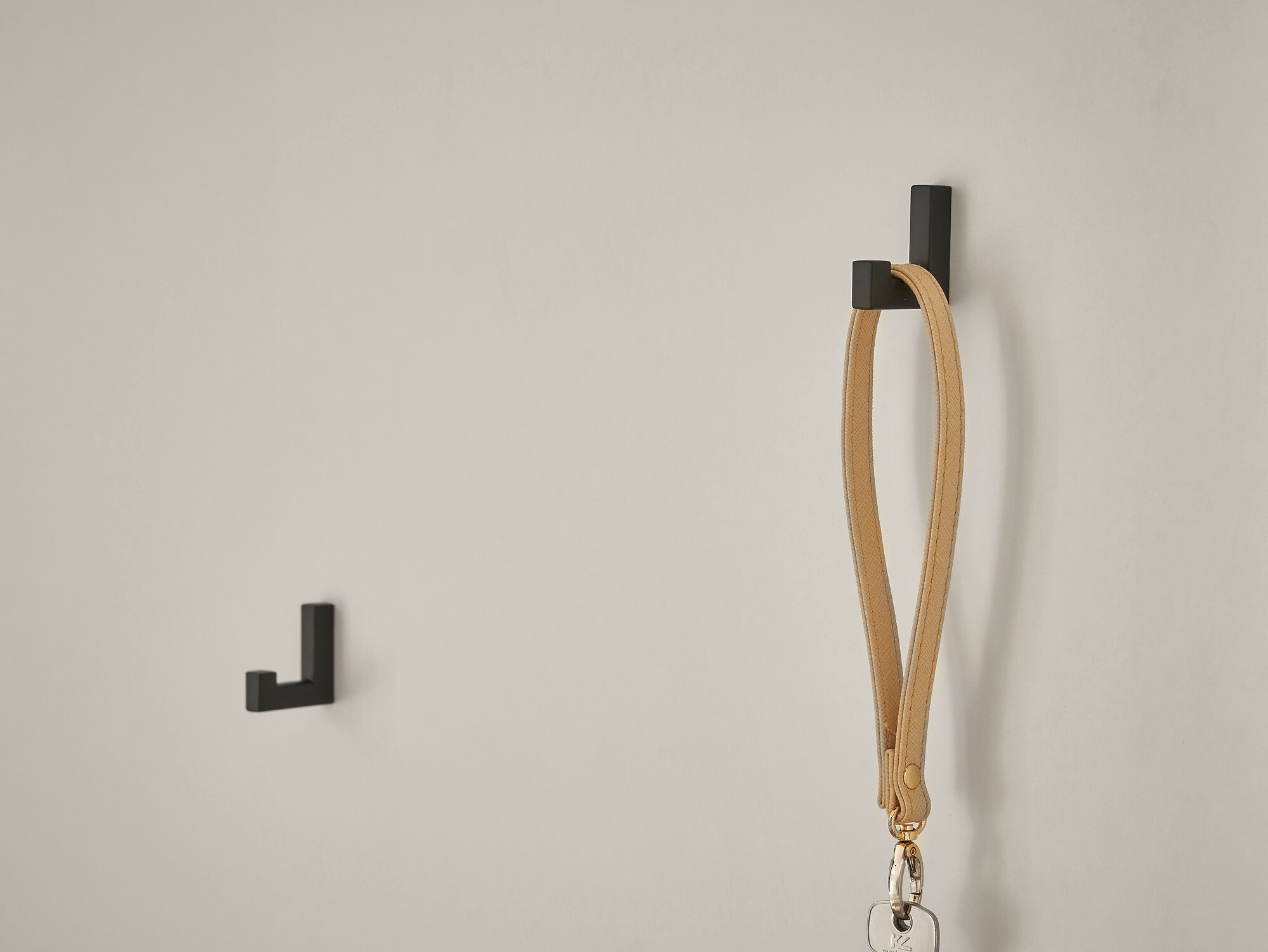 Obešalnik Elbsori 162 (Bela)