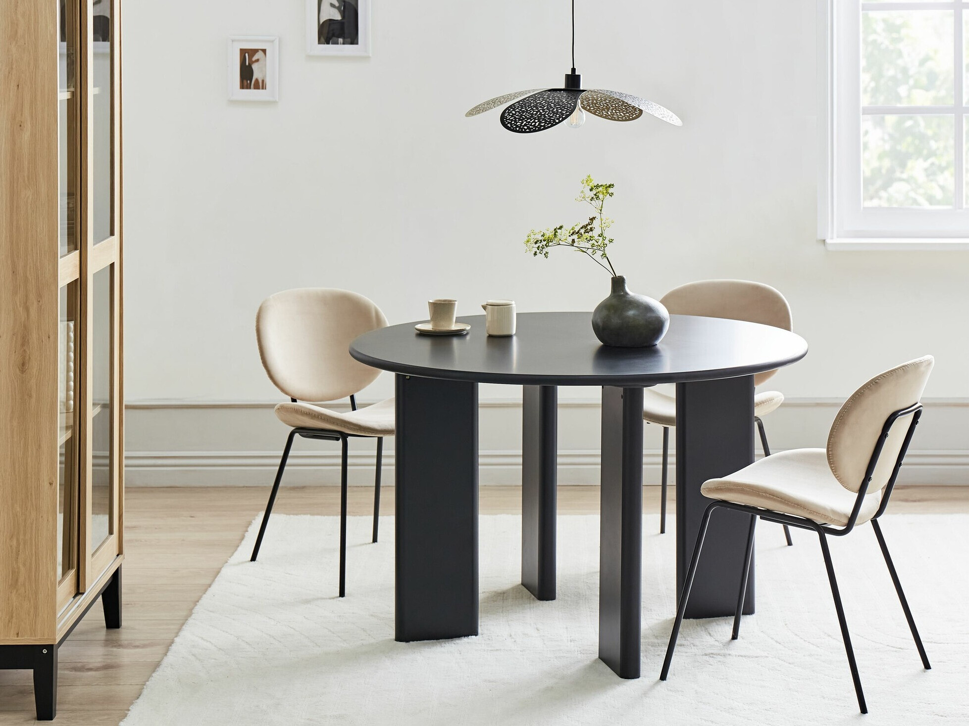 Miza Berwyn 2274 (Črna)