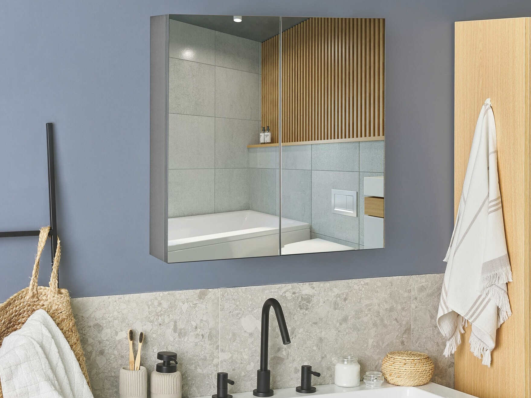 Kopalniška omarica z ogledalom Berwyn 2349 (Črna)