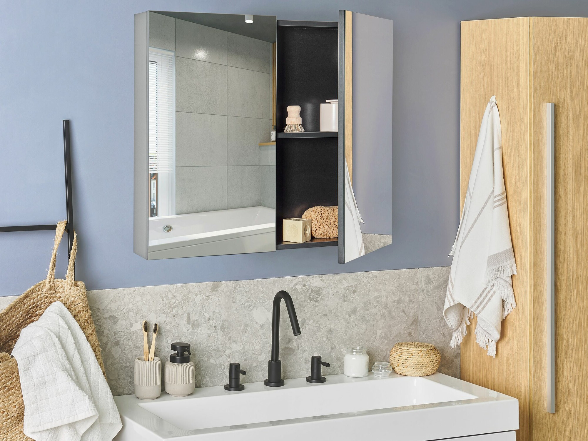 Kopalniška omarica z ogledalom Berwyn 2350 (Črna)