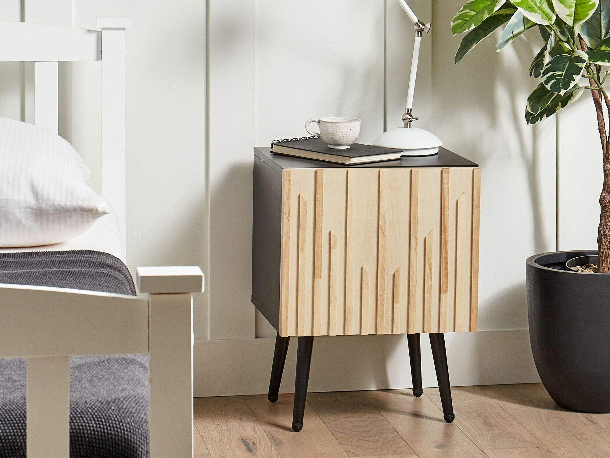 Nočna omarica Berwyn 2357