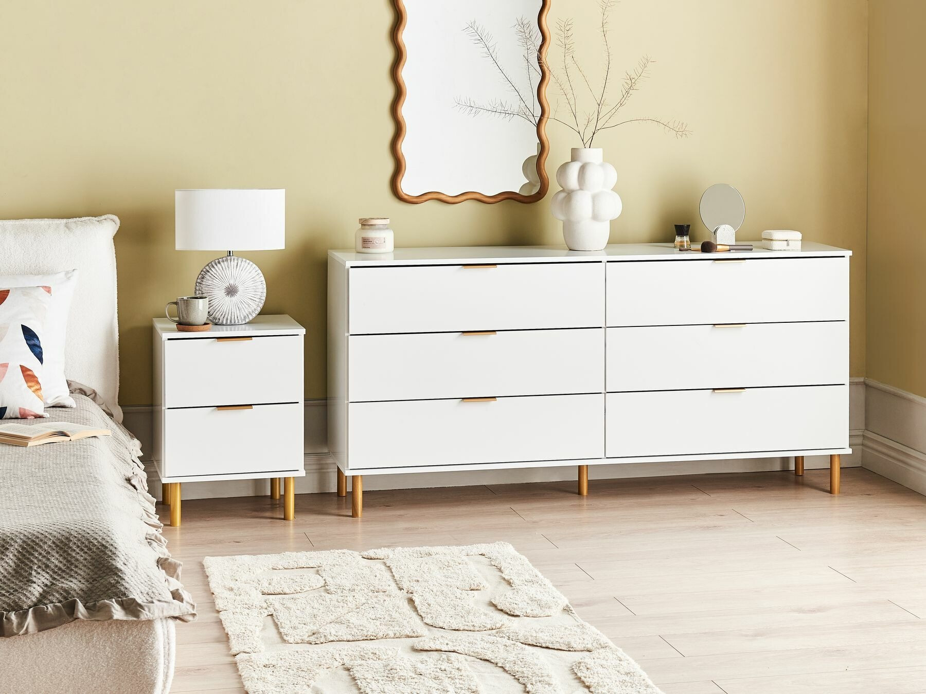 Nočna omarica Berwyn 2384 (Bela)