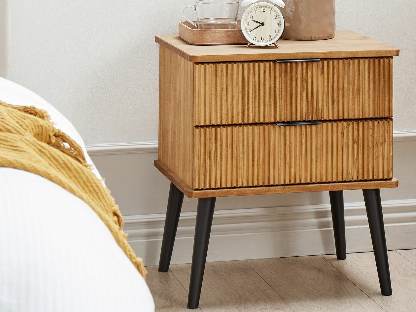 Nočna omarica Lirfioe 102