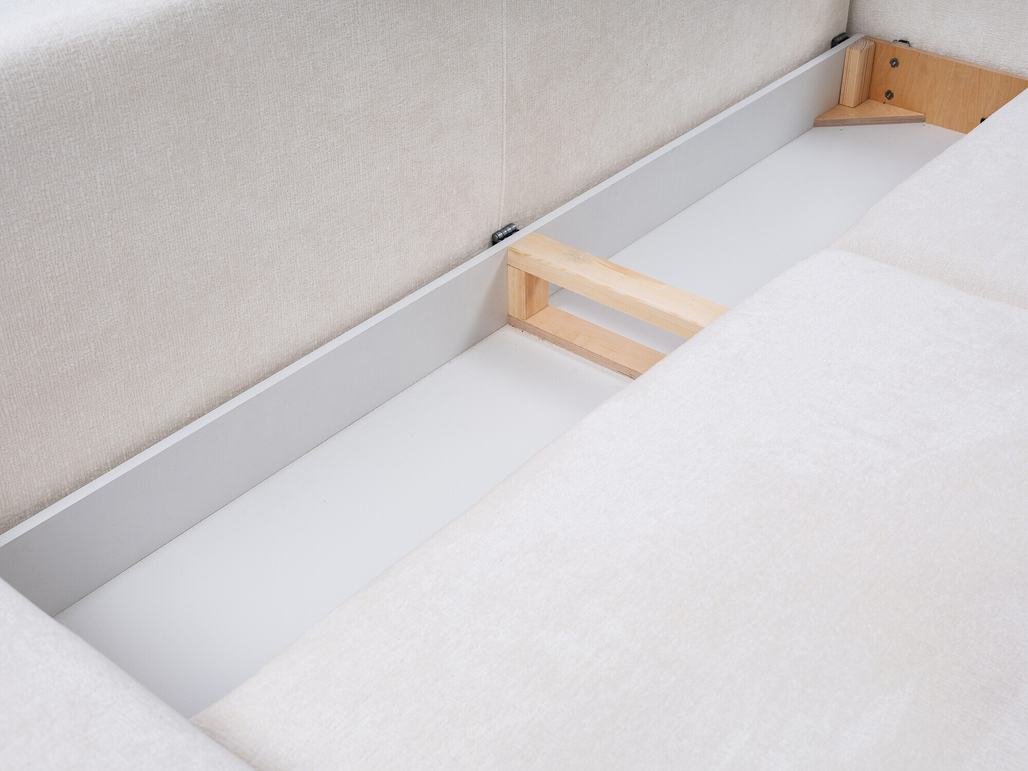 Raztegljiv kavč Kingston 142 (Perfect Harmony 01)