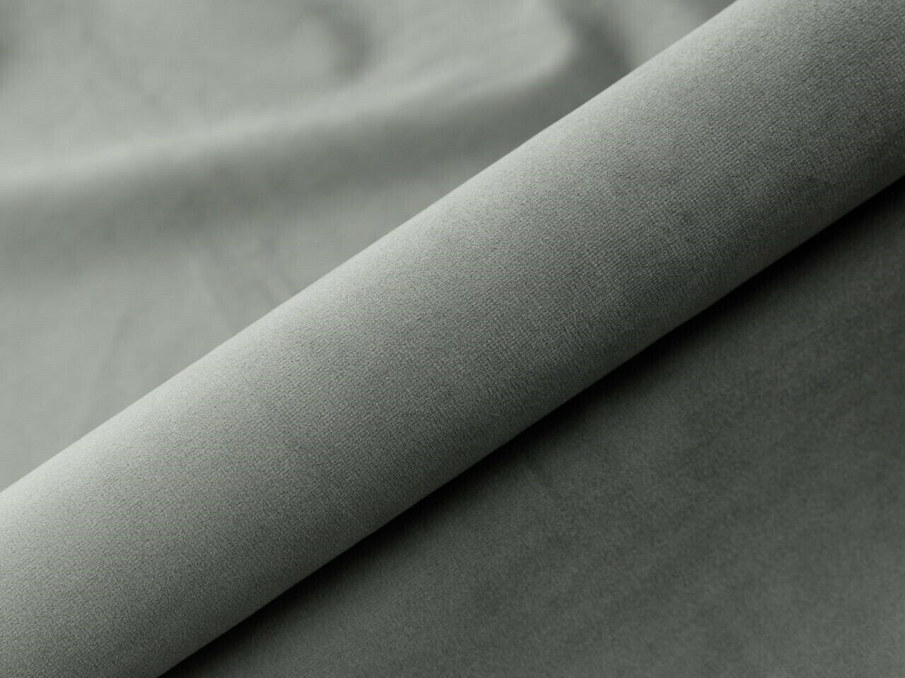 Postelja Martinez 112 (Magic Velvet 2217)