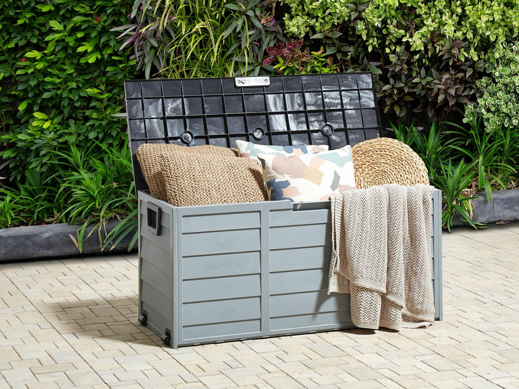 Vrtna skrinja Berwyn 2484 (Črna)