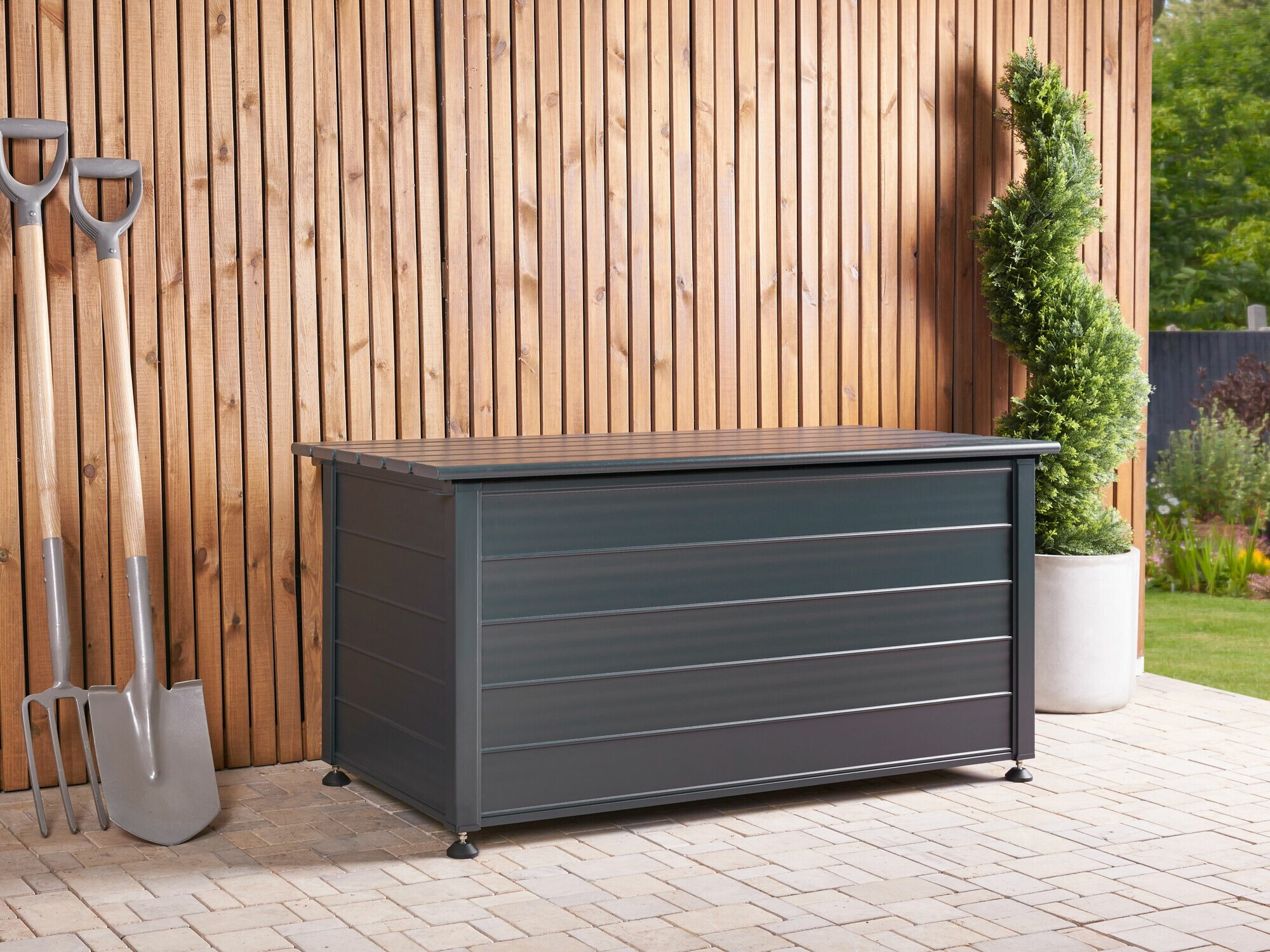 Vrtna skrinja Berwyn 2503 (Siva)