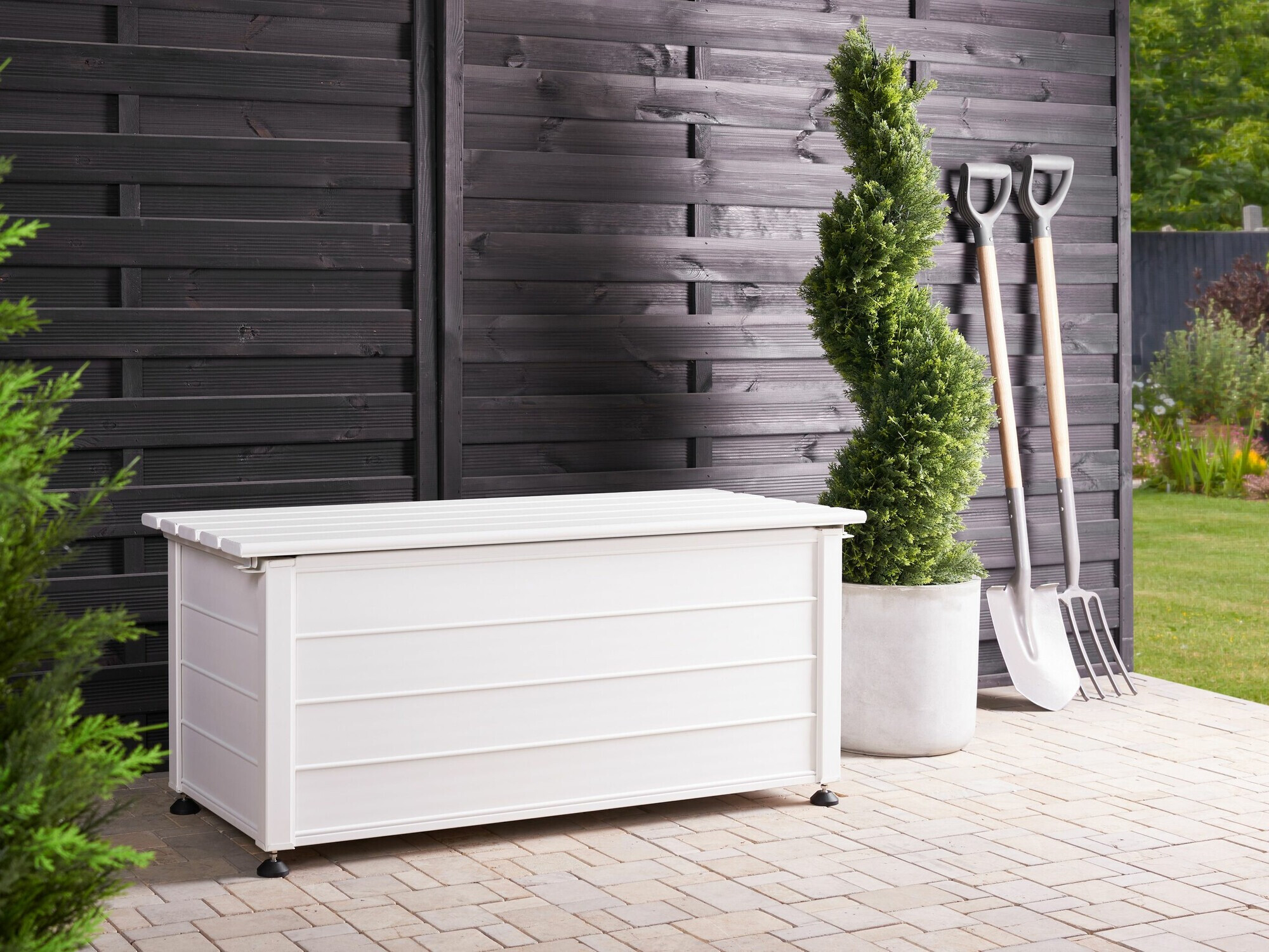 Vrtna skrinja Berwyn 2504 (Bela)