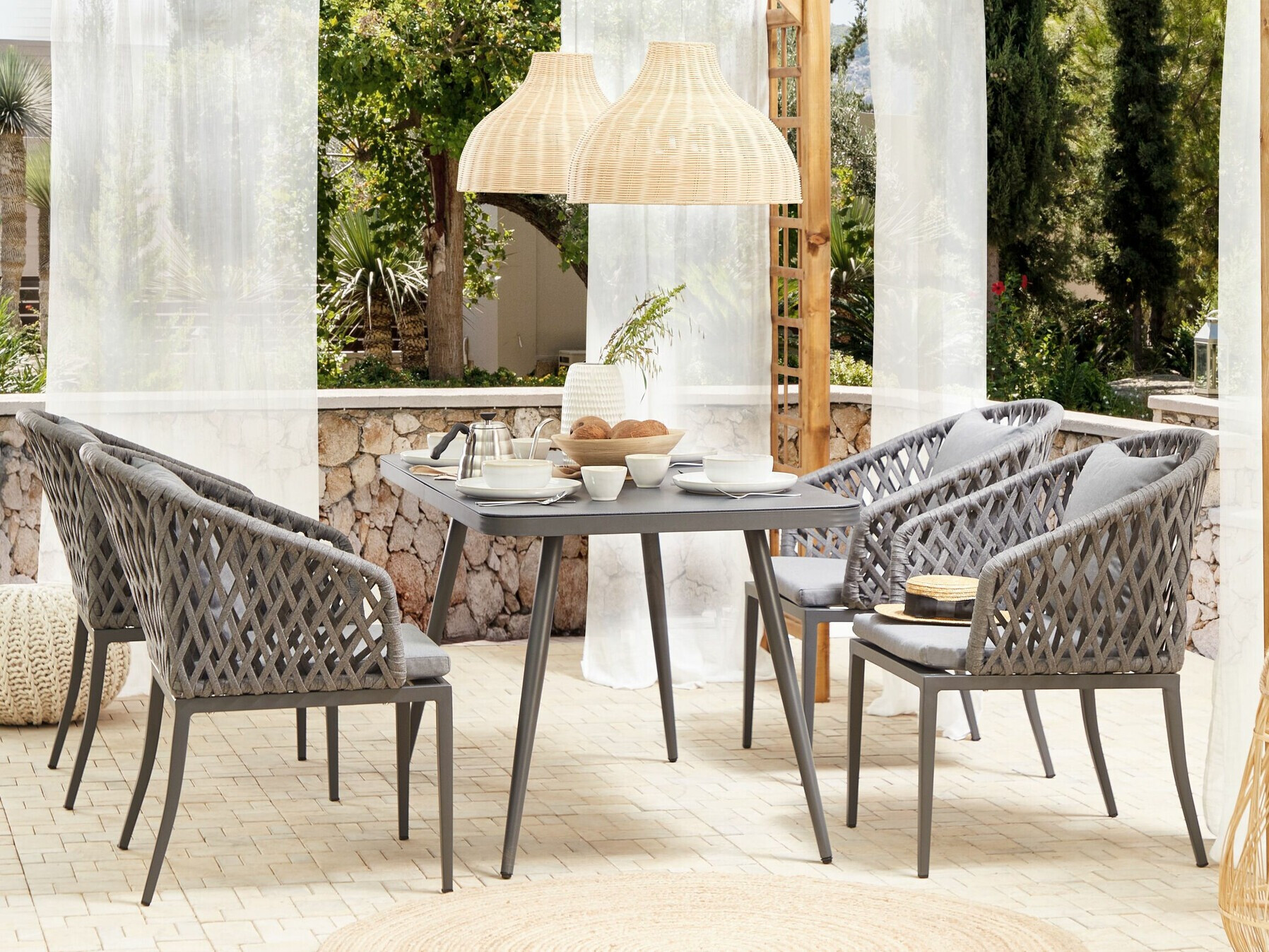 Vrtna miza Berwyn 2512