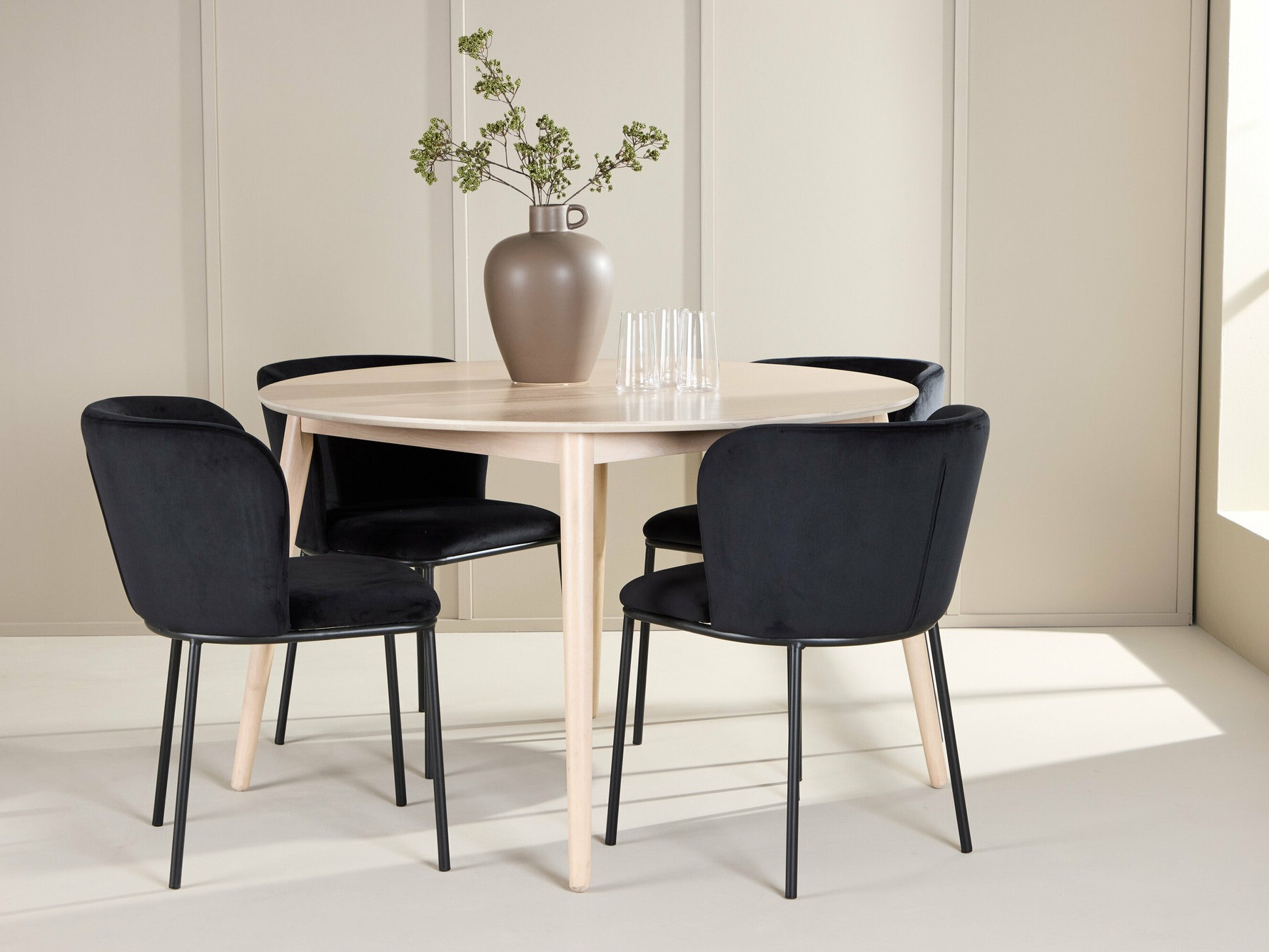 Jedilniški komplet Dallas 4760 (Črna)