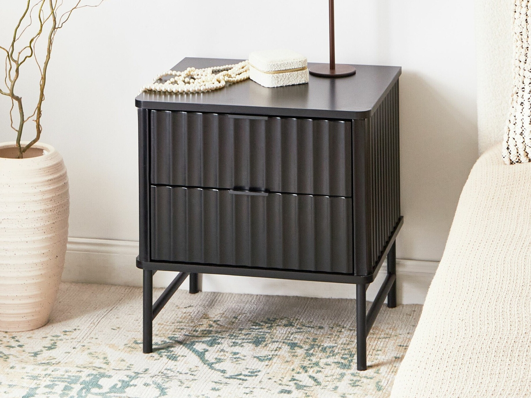 Nočna omarica Berwyn 2578 (Črna)