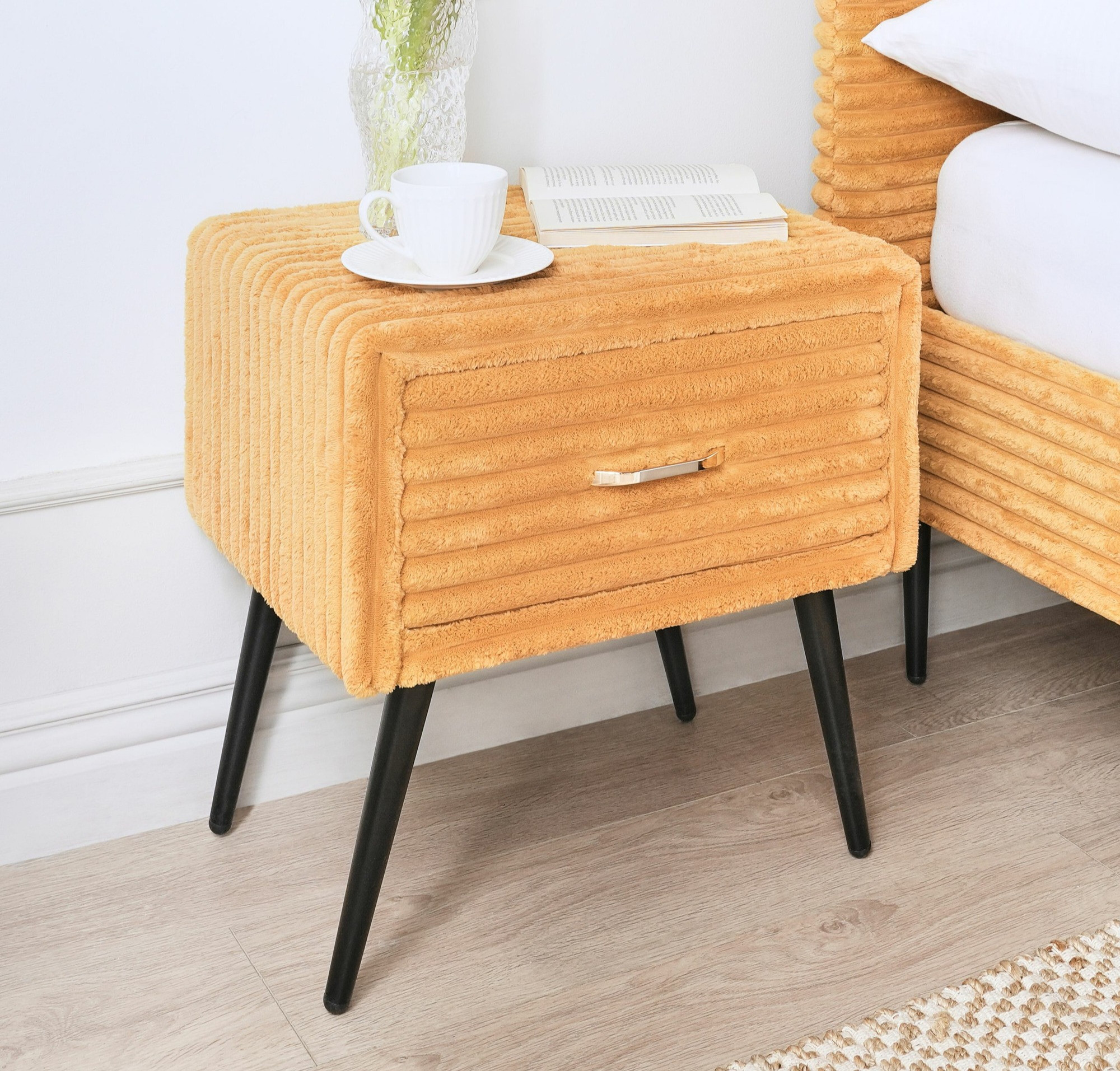 Nočna omarica Berwyn 2590 (Oranžna)