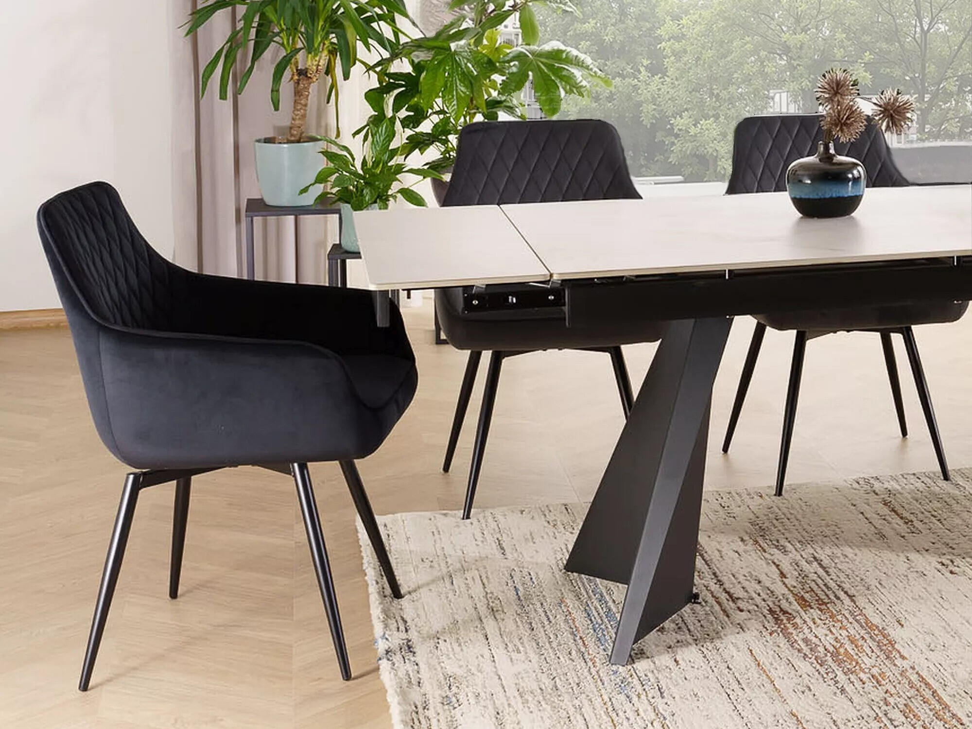 Stol Detroit 734 (Črna)