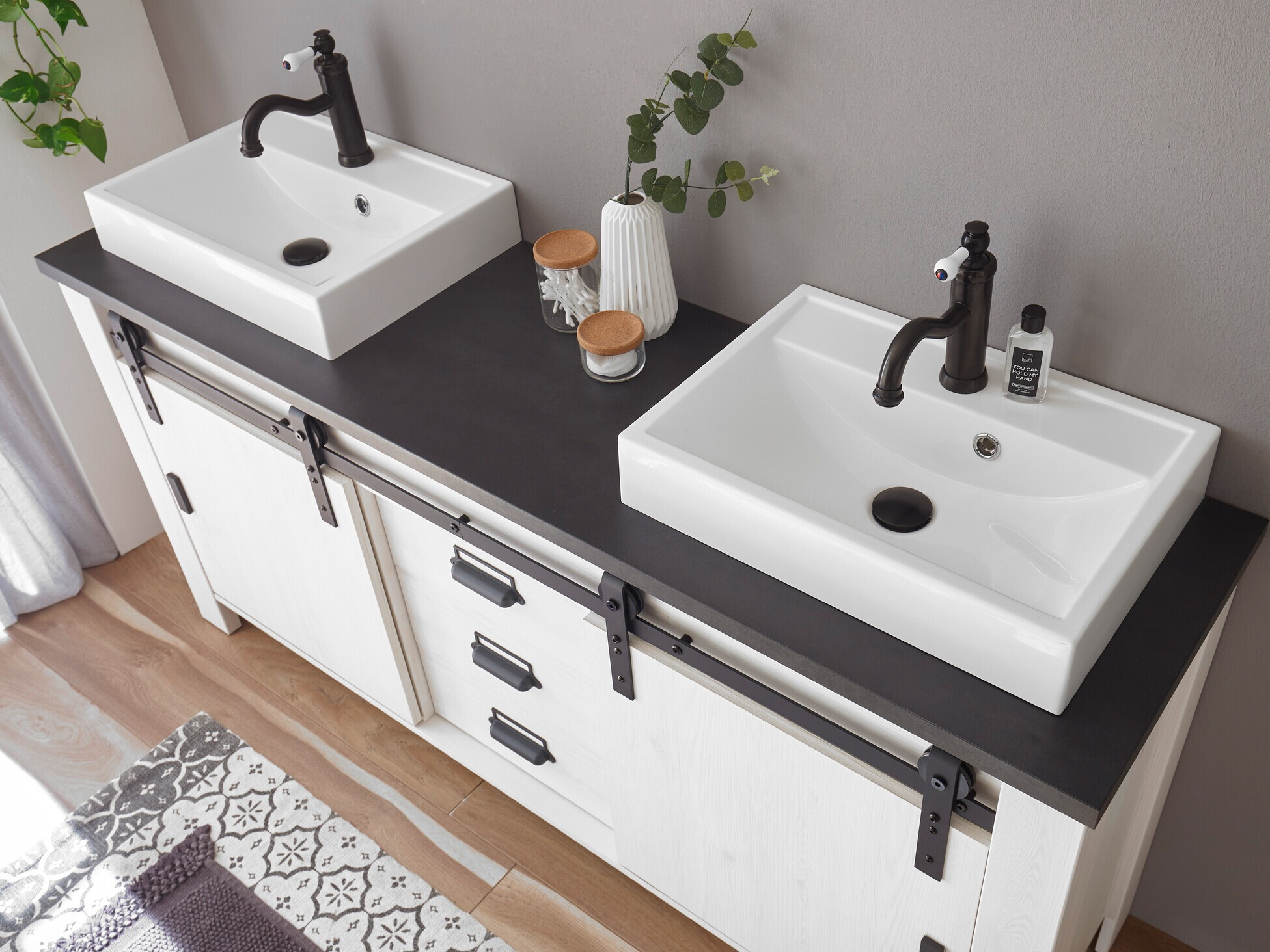 Prostostoječa kopalniška omarica za umivalnik Cirtale 134 (Beljen bor + Antracit)