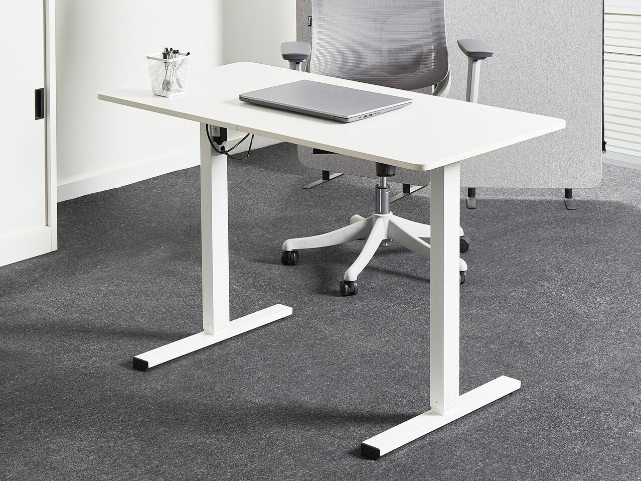Dvižna pisalna miza Berwyn 2639 (Bela)