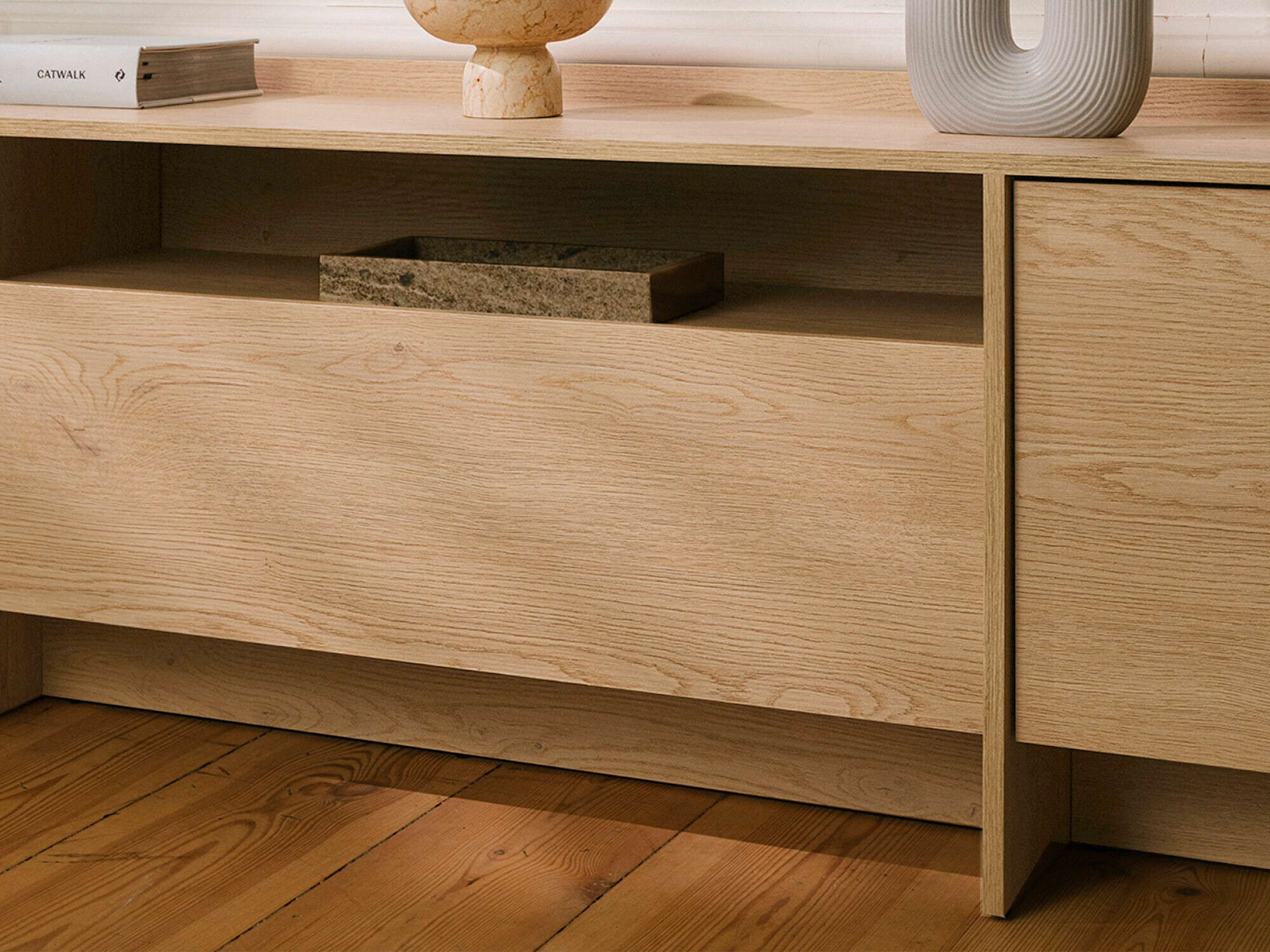 TV-omarica Parma 105 (Hrast)