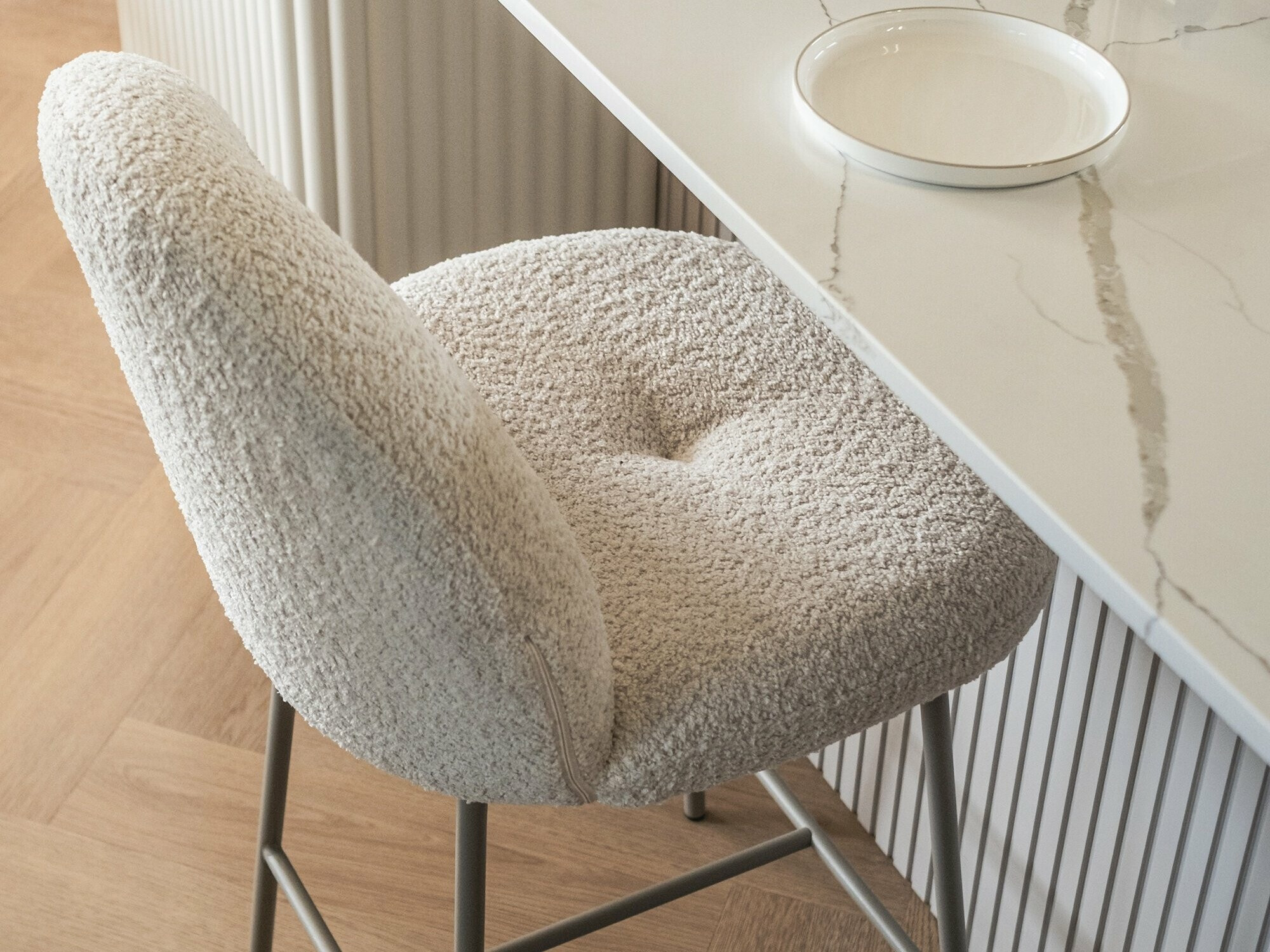 Srednje visok barski stol Burleson 145