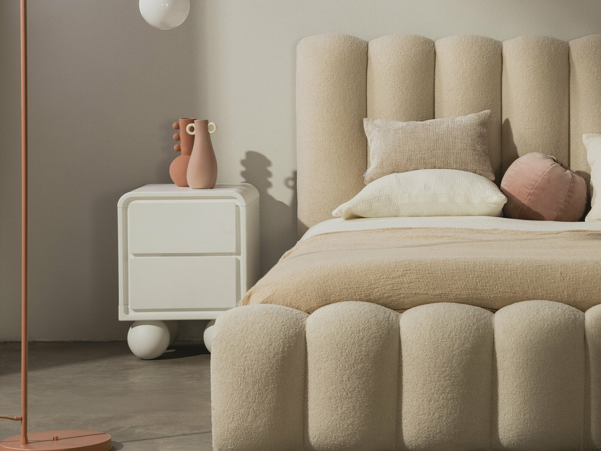 Nočna omarica Burleson 193