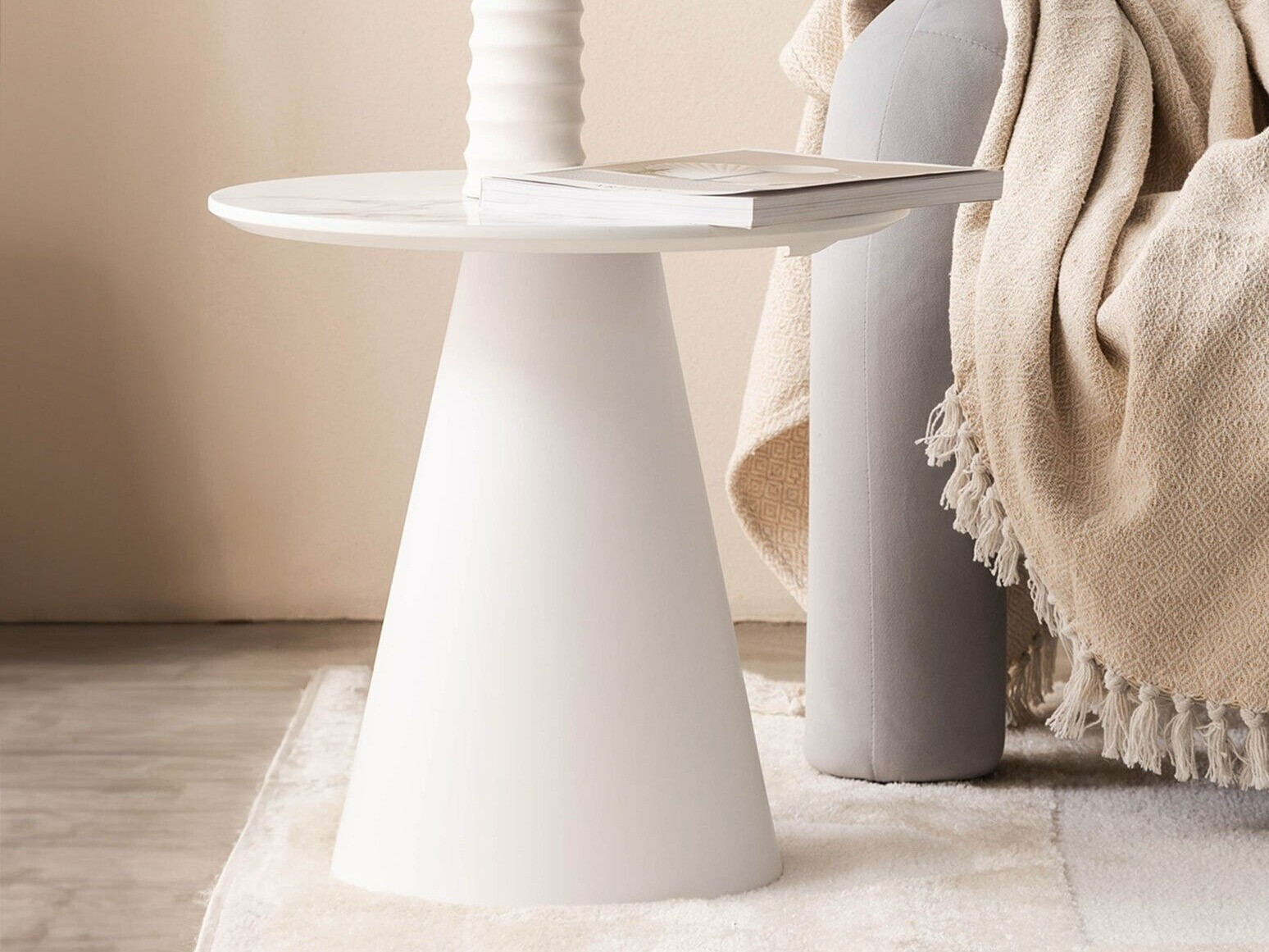 Stranska mizica Burleson 440 (Beli marmor)