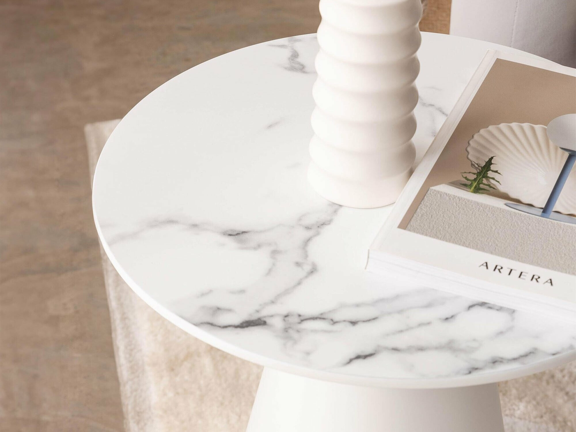 Stranska mizica Burleson 440 (Beli marmor)