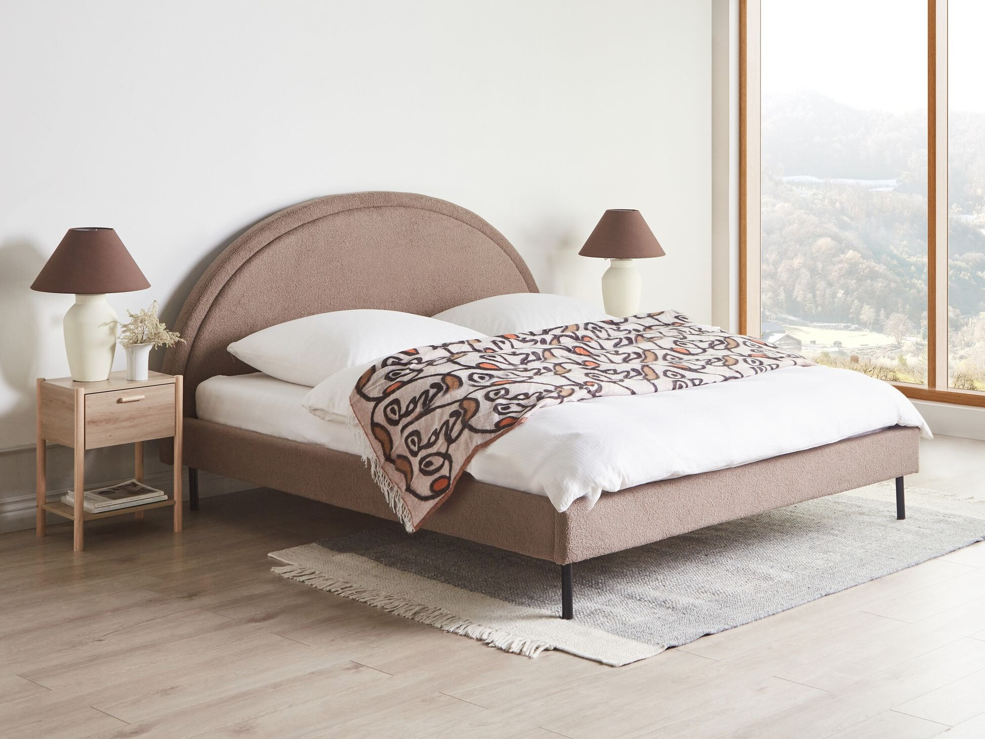 Postelja Berwyn 331 (Taupe)