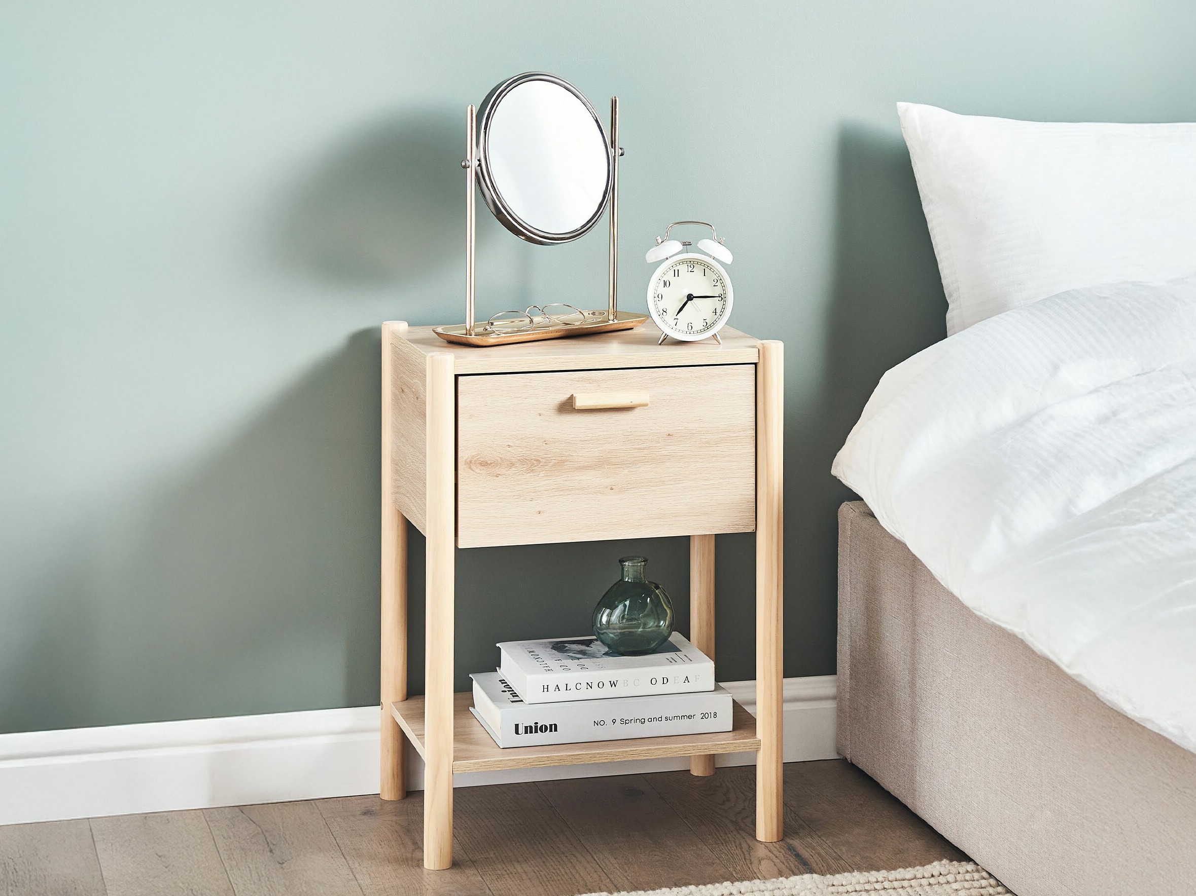 Nočna omarica Berwyn 2716