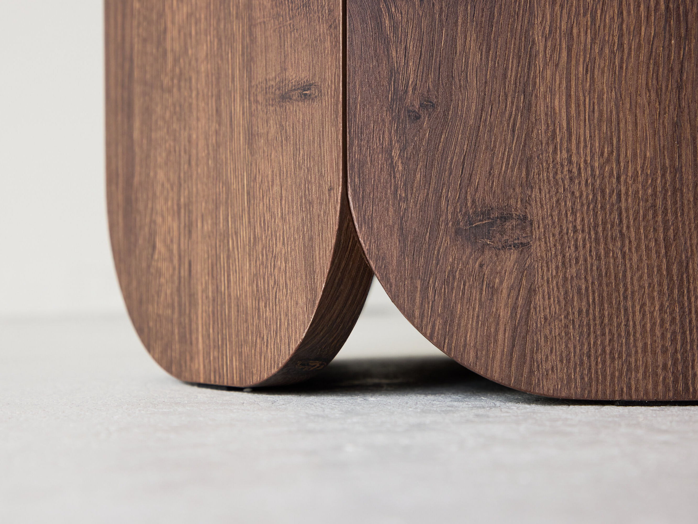 Stranska mizica Dallas 4872 (Črni hrast)