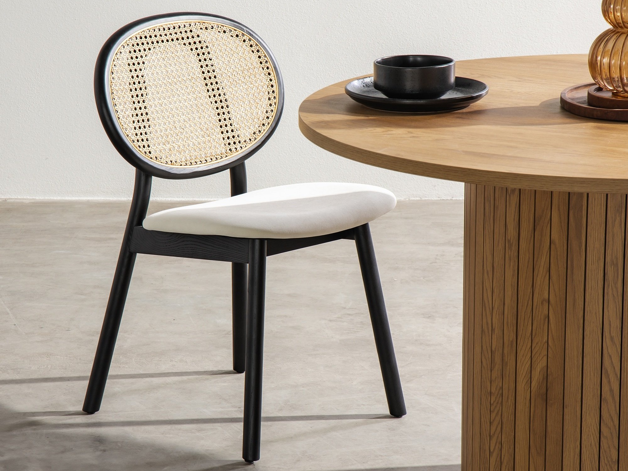 Stol Burleson 347 (Črna + Bela)