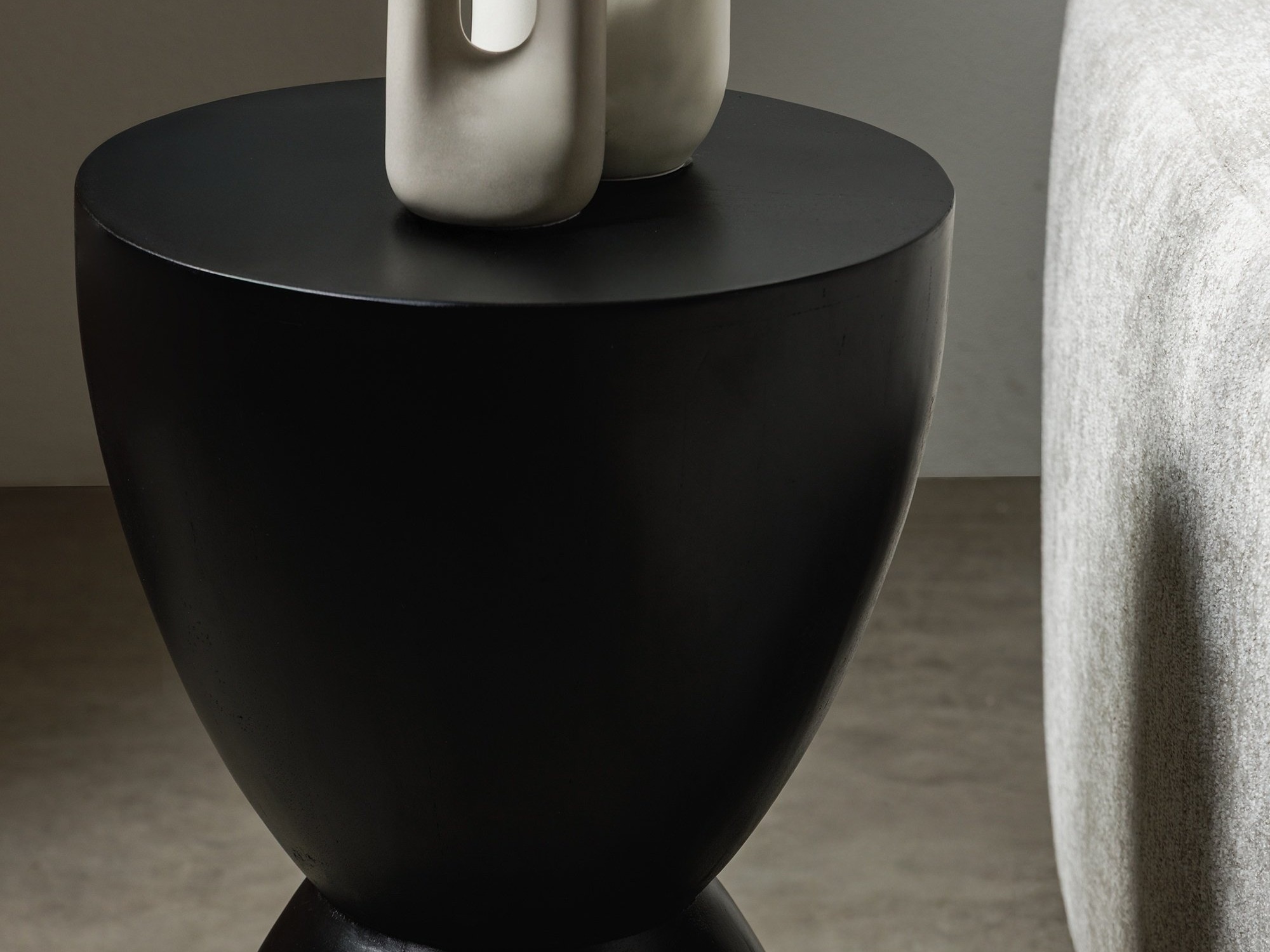 Stranska mizica Burleson 368 (Črna)