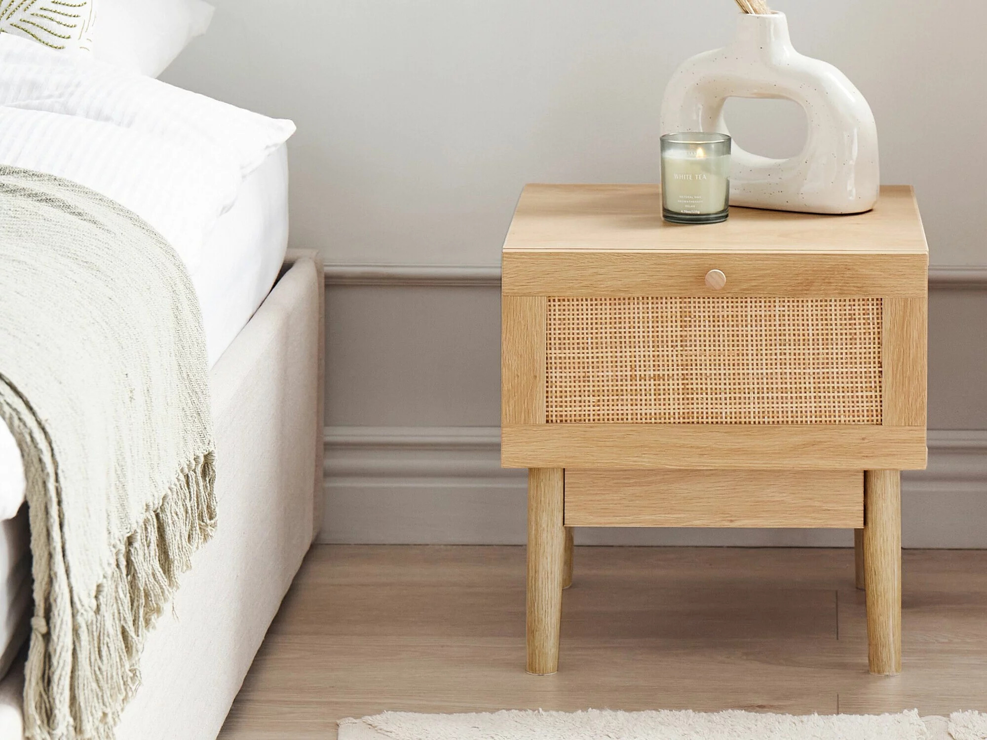 Nočna omarica Berwyn 2660