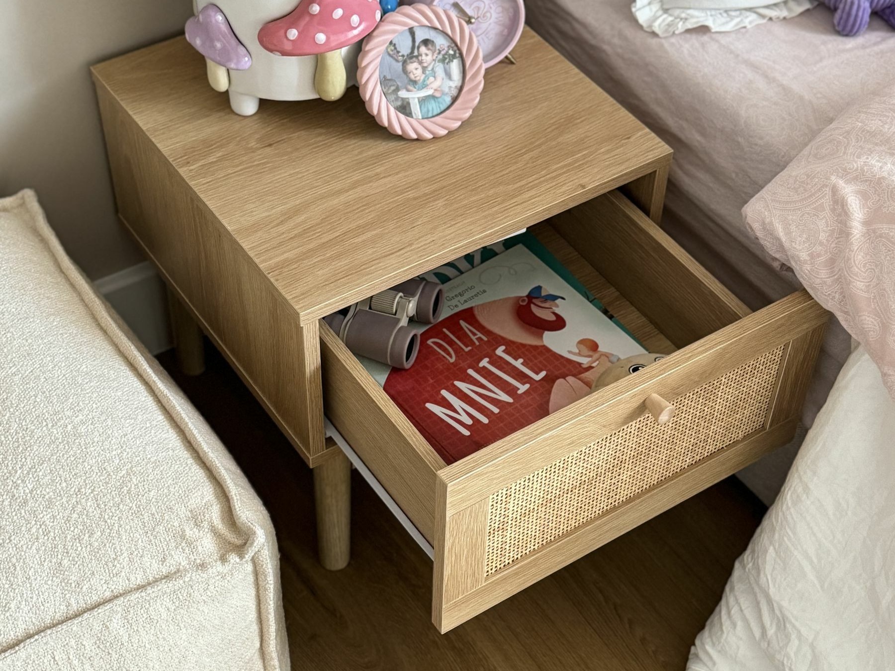 Nočna omarica Berwyn 2660