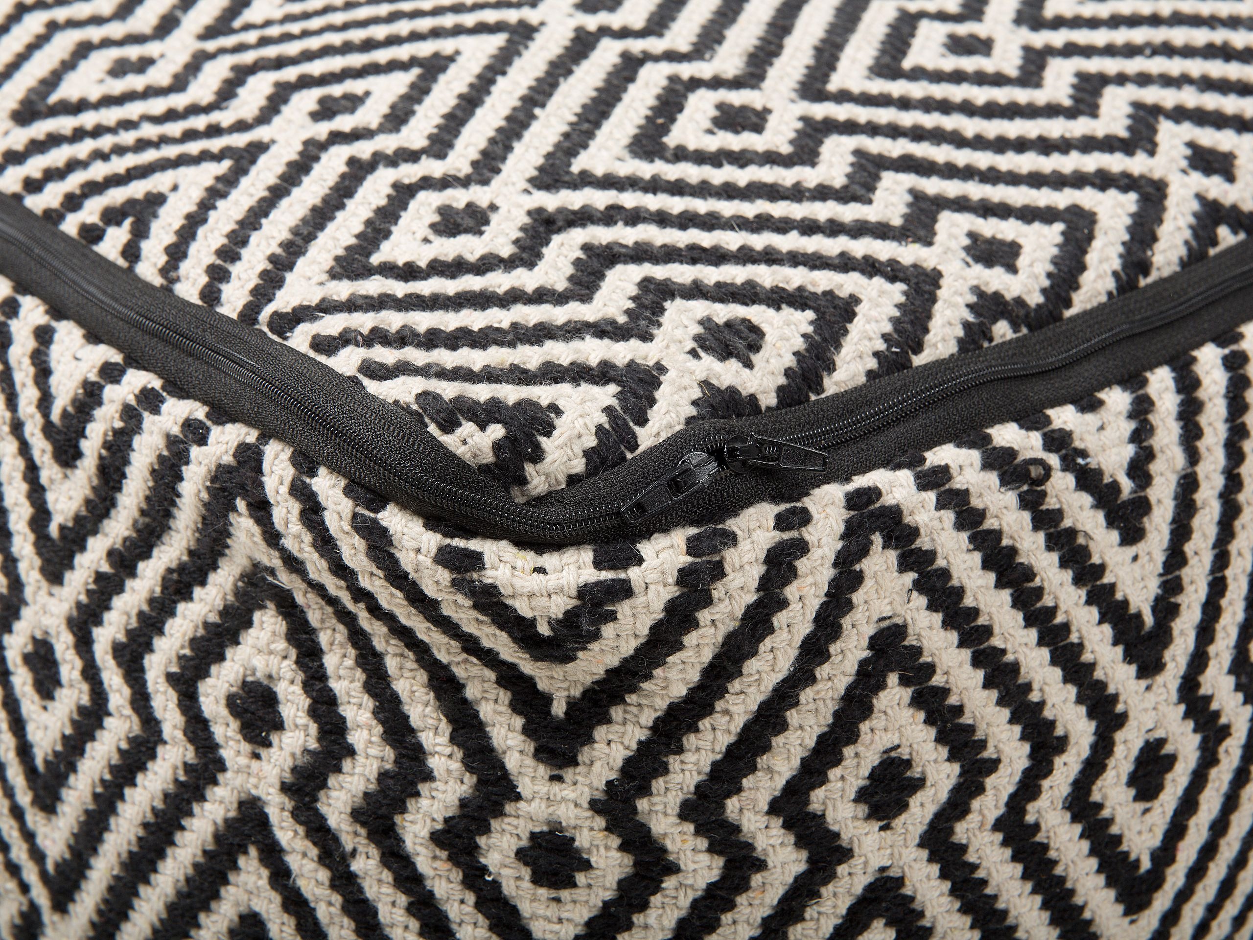 Tabure Berwyn 2836 (Bela + Črna)