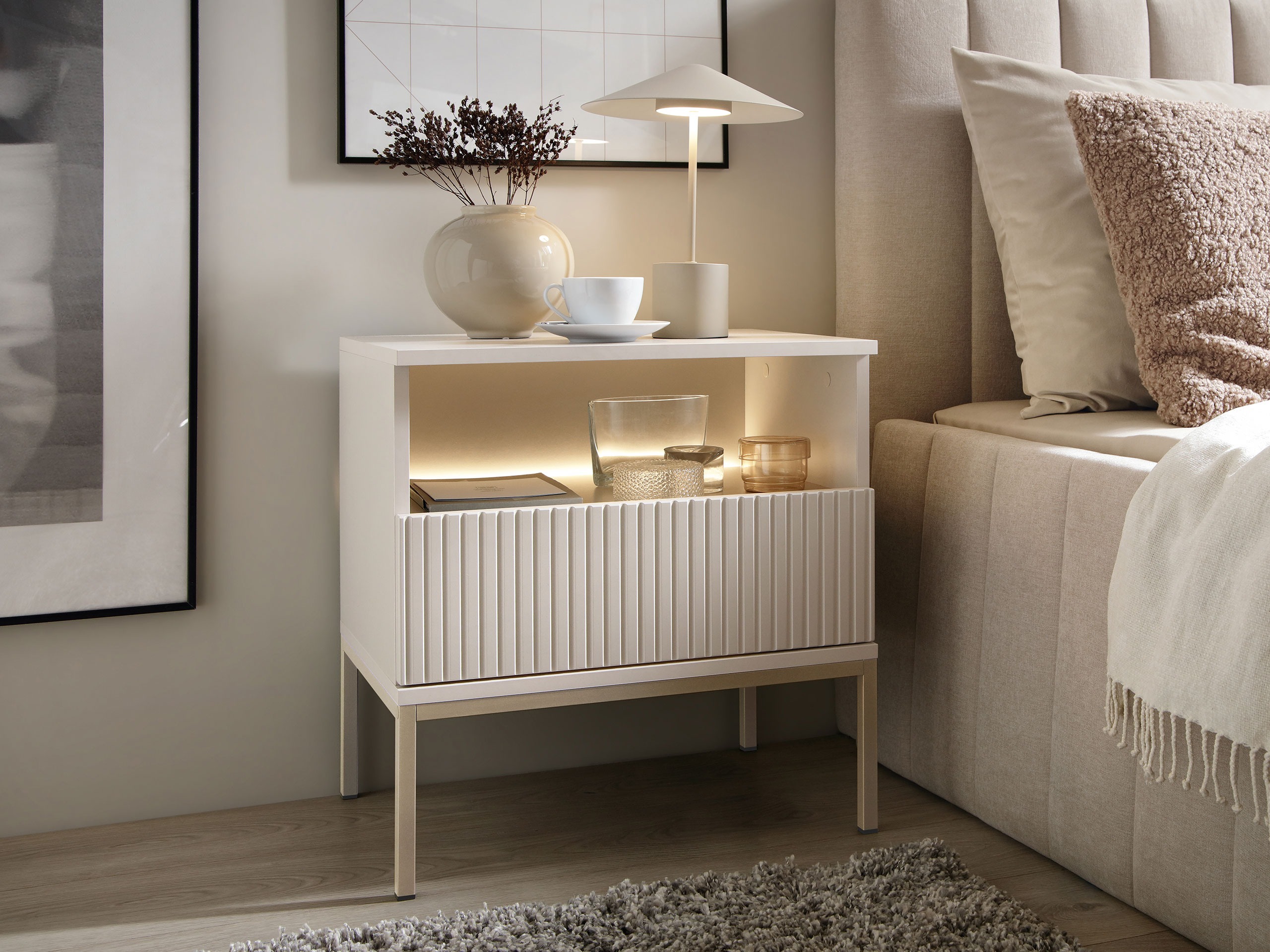 Nočna omarica Manal (Kašmir)