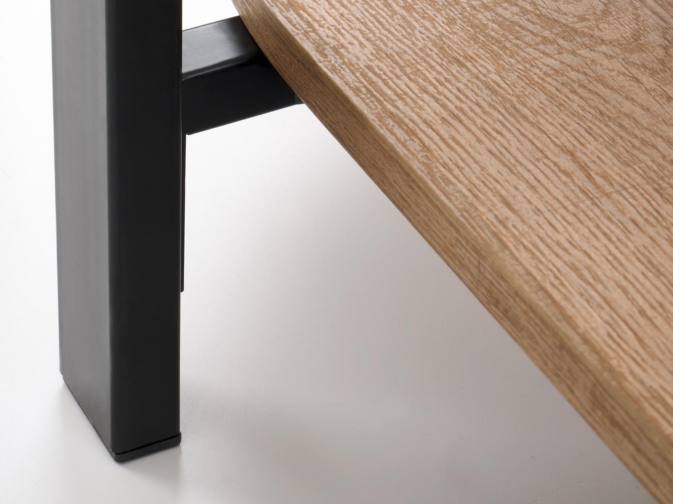 Klubska mizica Houston 2059