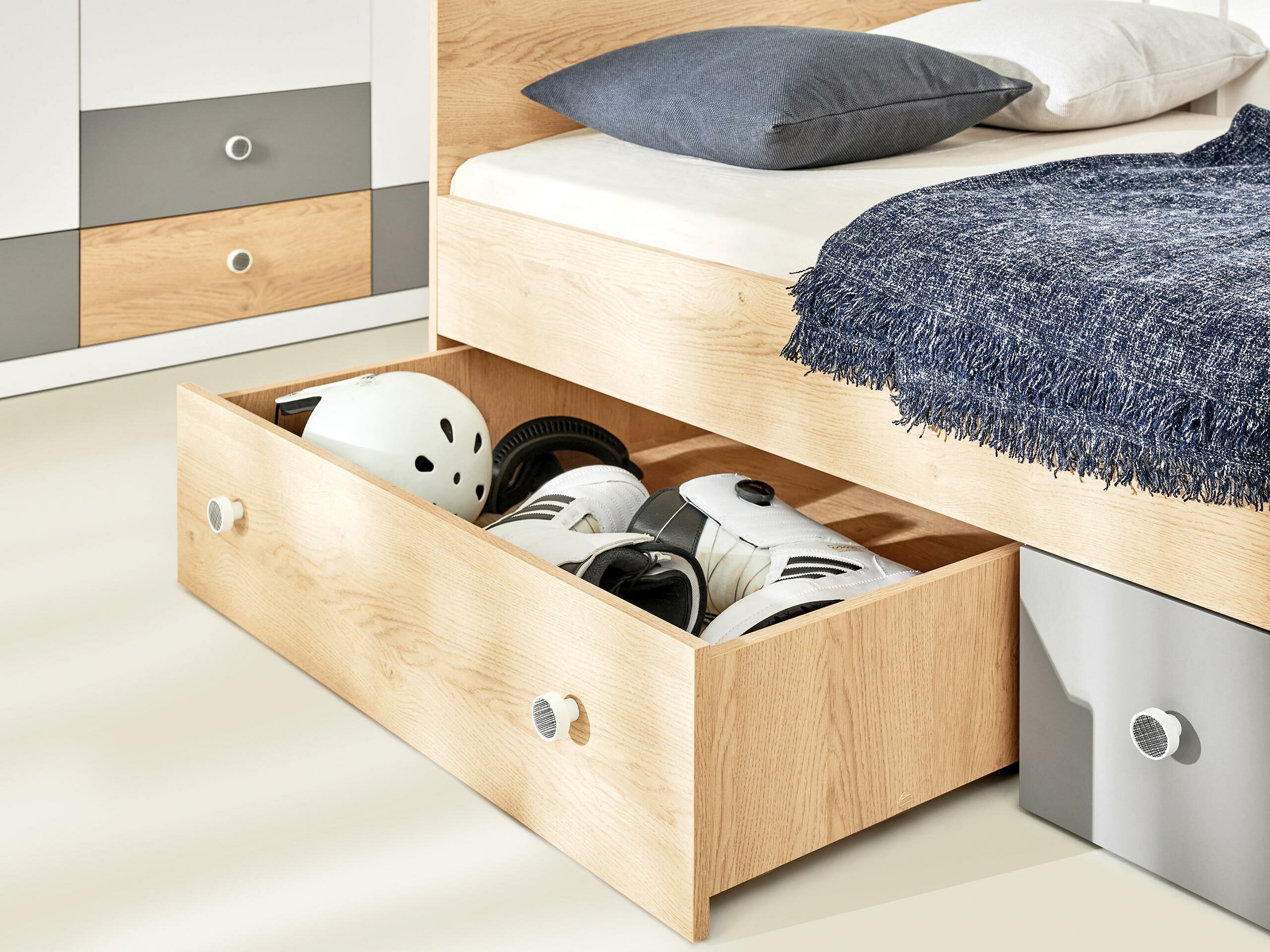 Postelja Tesmonu 114