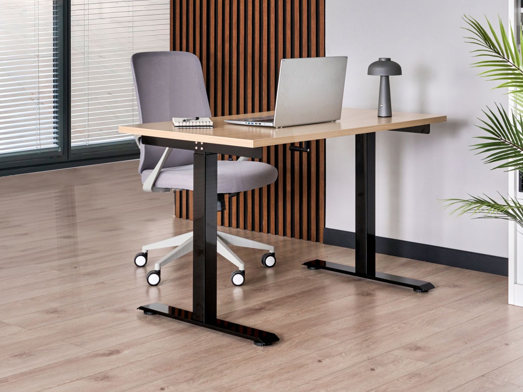 Dvižna pisalna miza Berwyn 2864 (Svetel les + Črna)