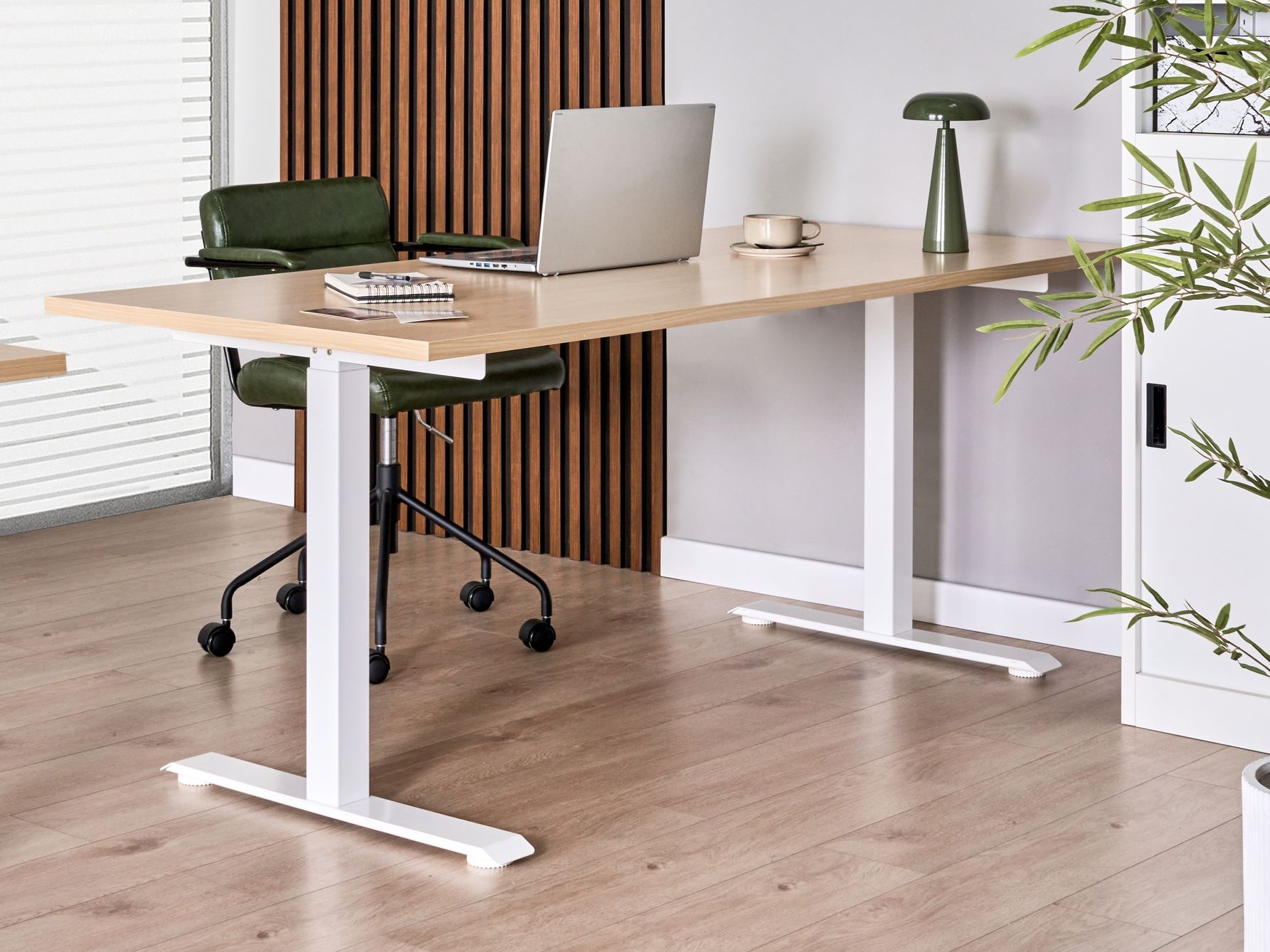 Dvižna pisalna miza Berwyn 2865 (Svetel les + Bela)