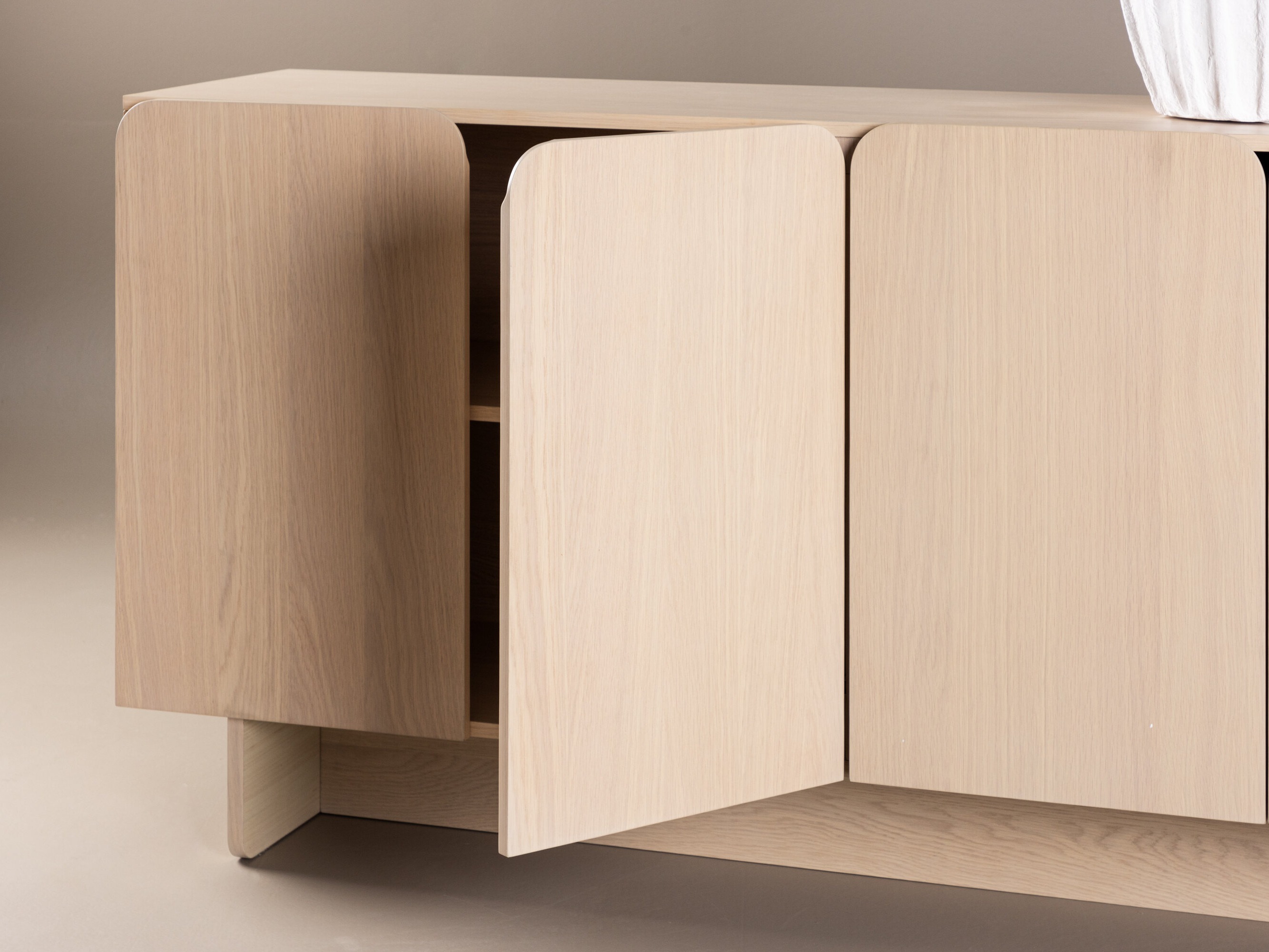 Omarica Dallas 4979 (Svetel les)